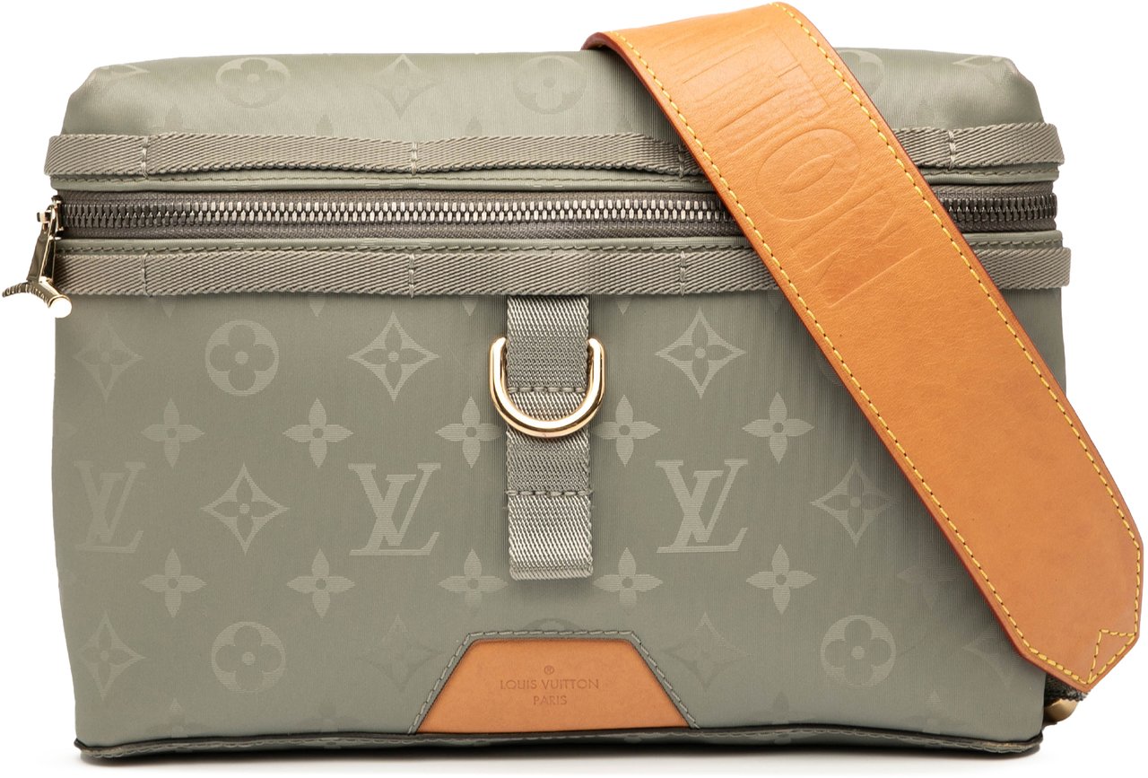 Louis Vuitton Monogram Titanium Messenger PM Grijs