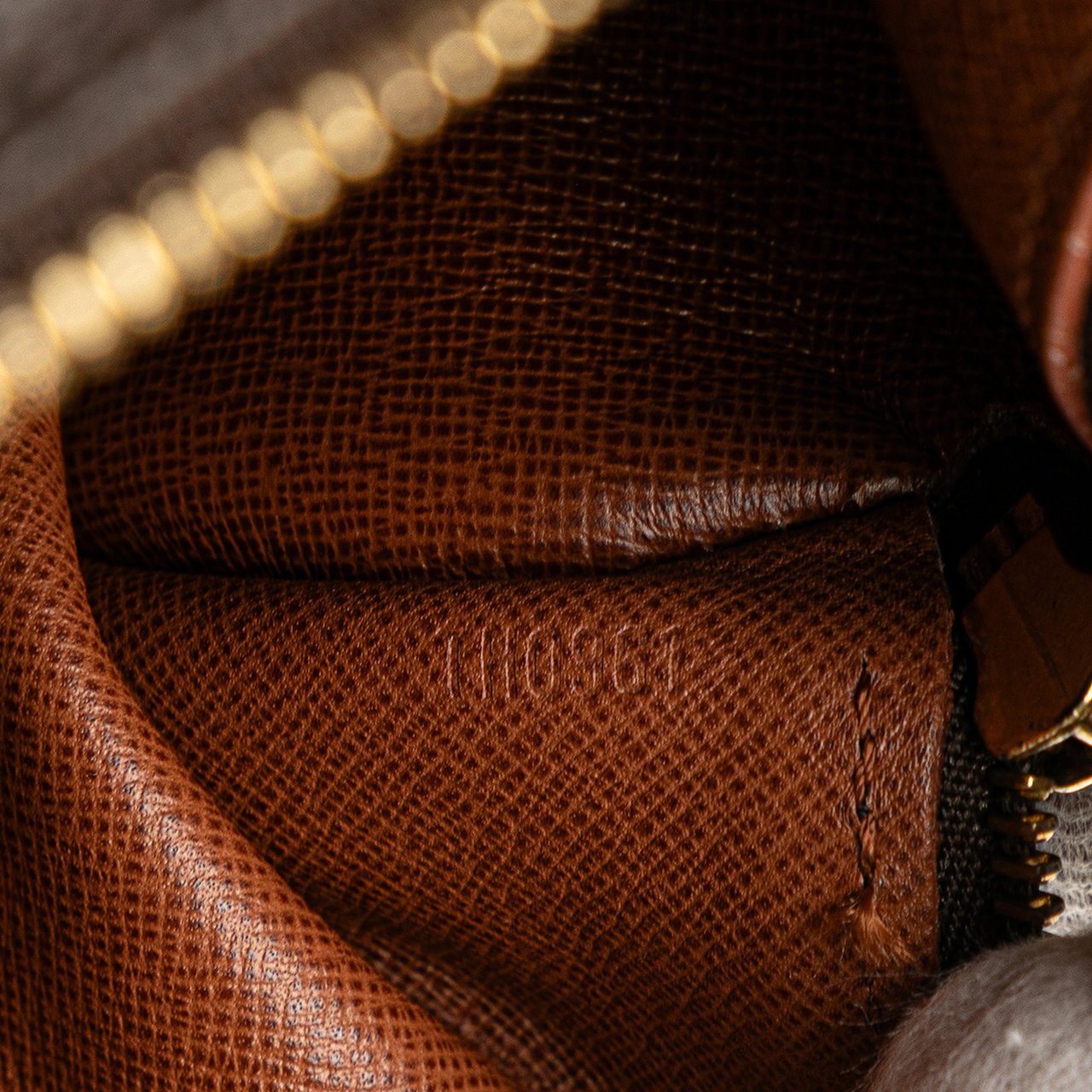 Louis Vuitton Monogram Papillon 26 Bruin