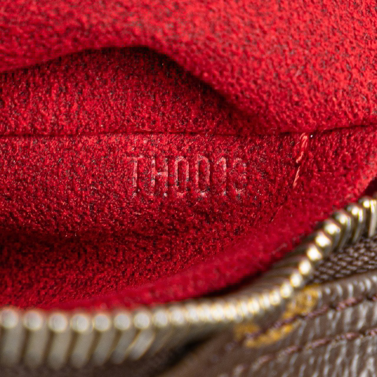 Louis Vuitton Monogram Croissant MM Bruin