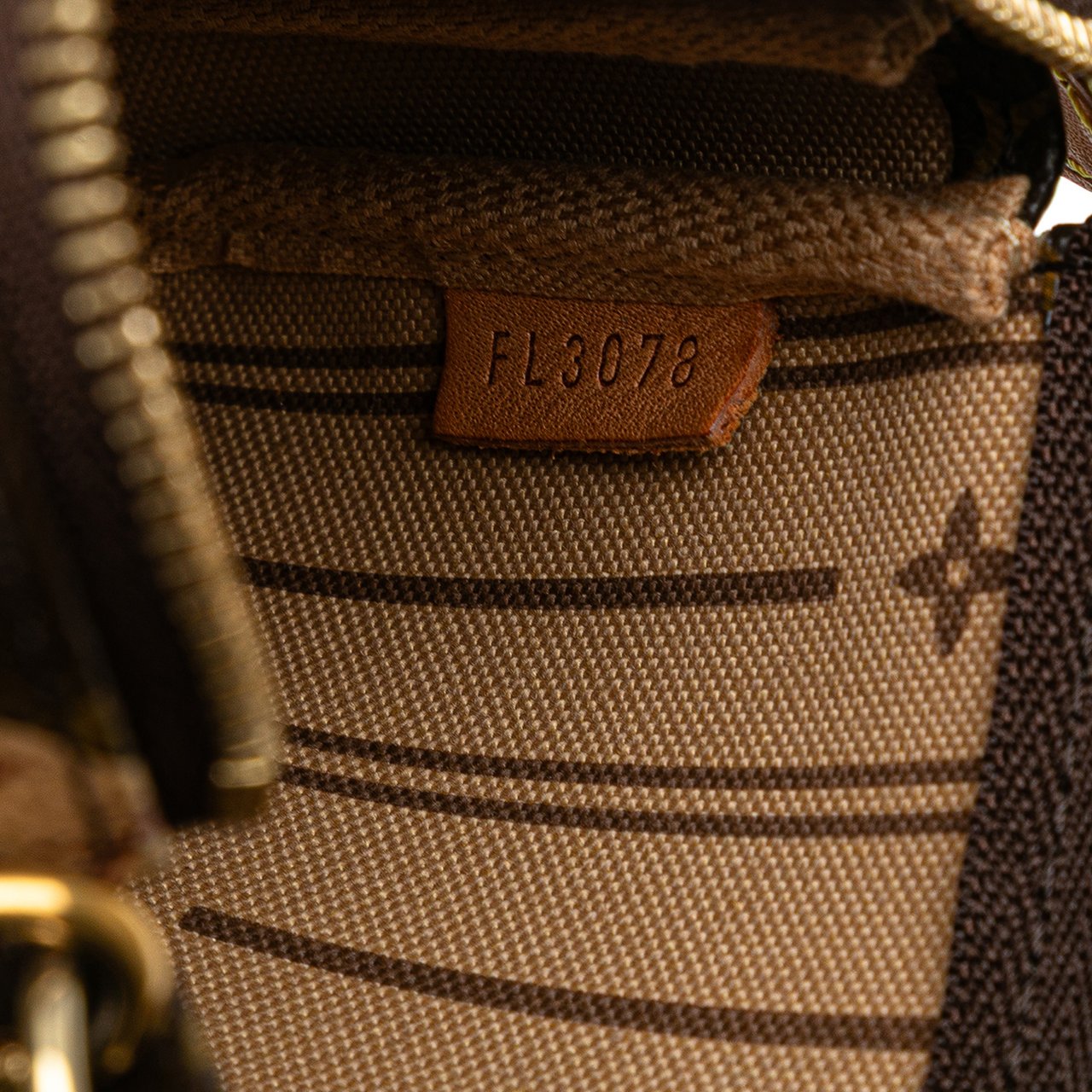 Louis Vuitton Monogram Patch Mini Pochette Accessoires Bruin