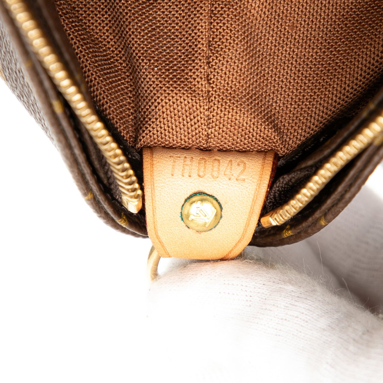 Louis Vuitton Monogram Cabas Mezzo Bruin