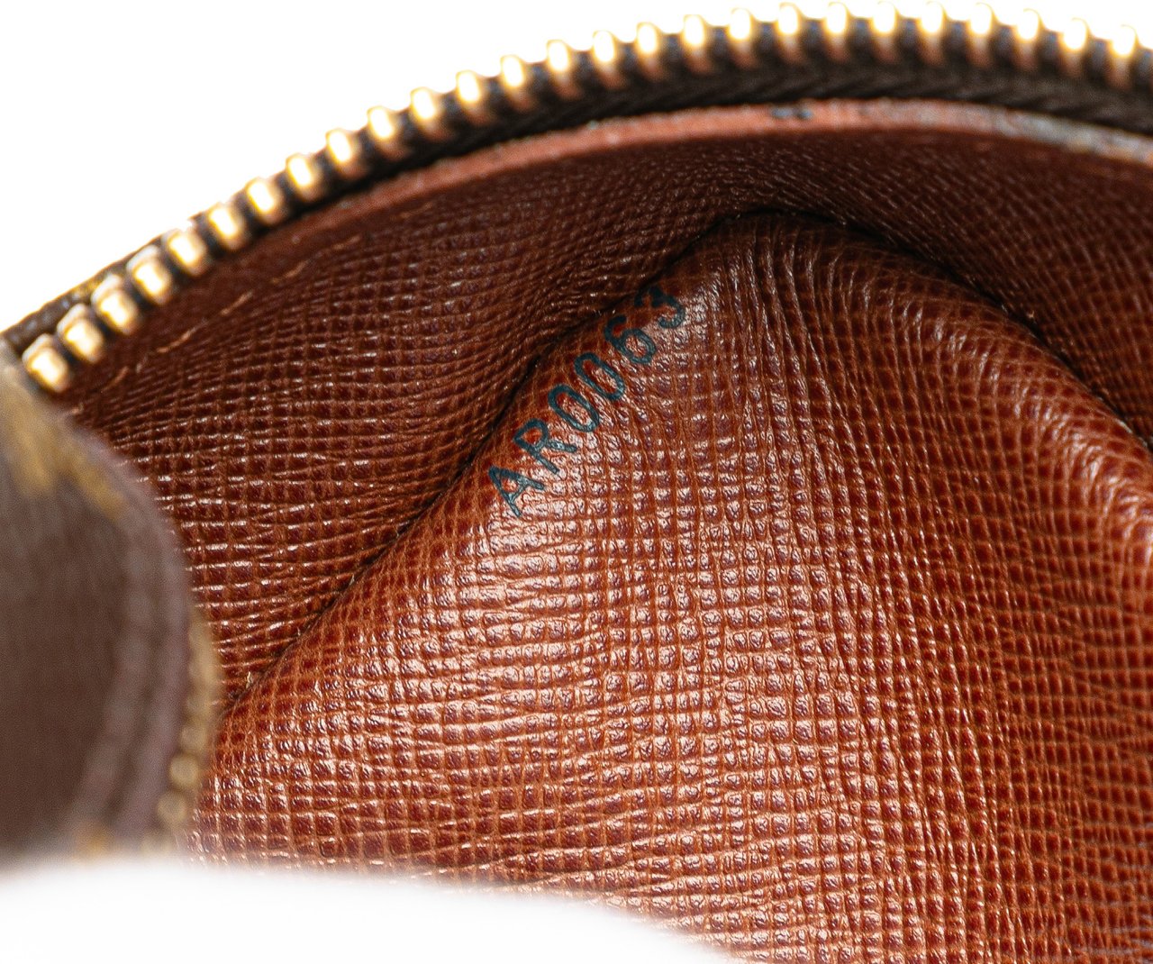 Louis Vuitton Monogram Nil Crossbody Bruin