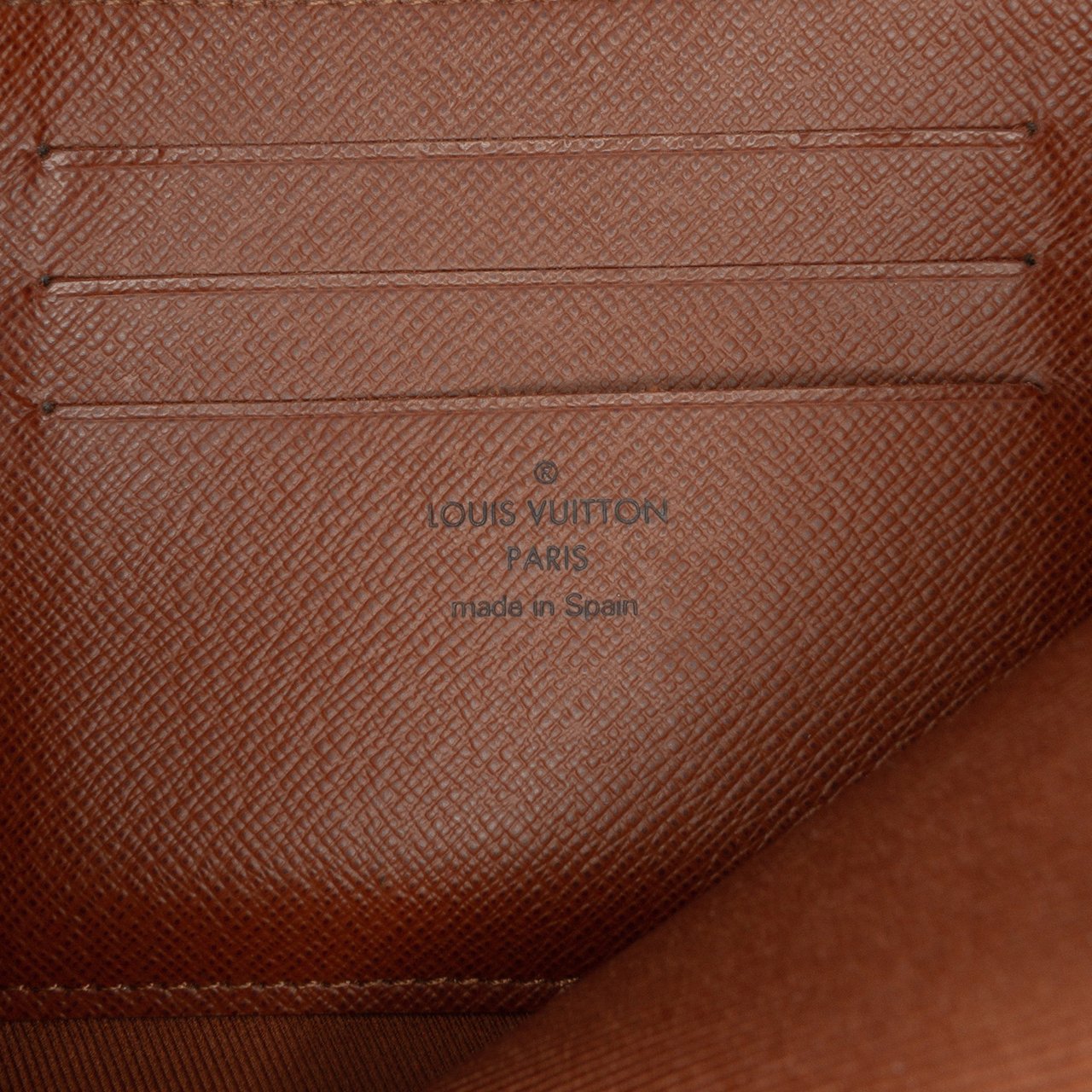 Louis Vuitton Monogram Legacy Chain Clutch Bruin
