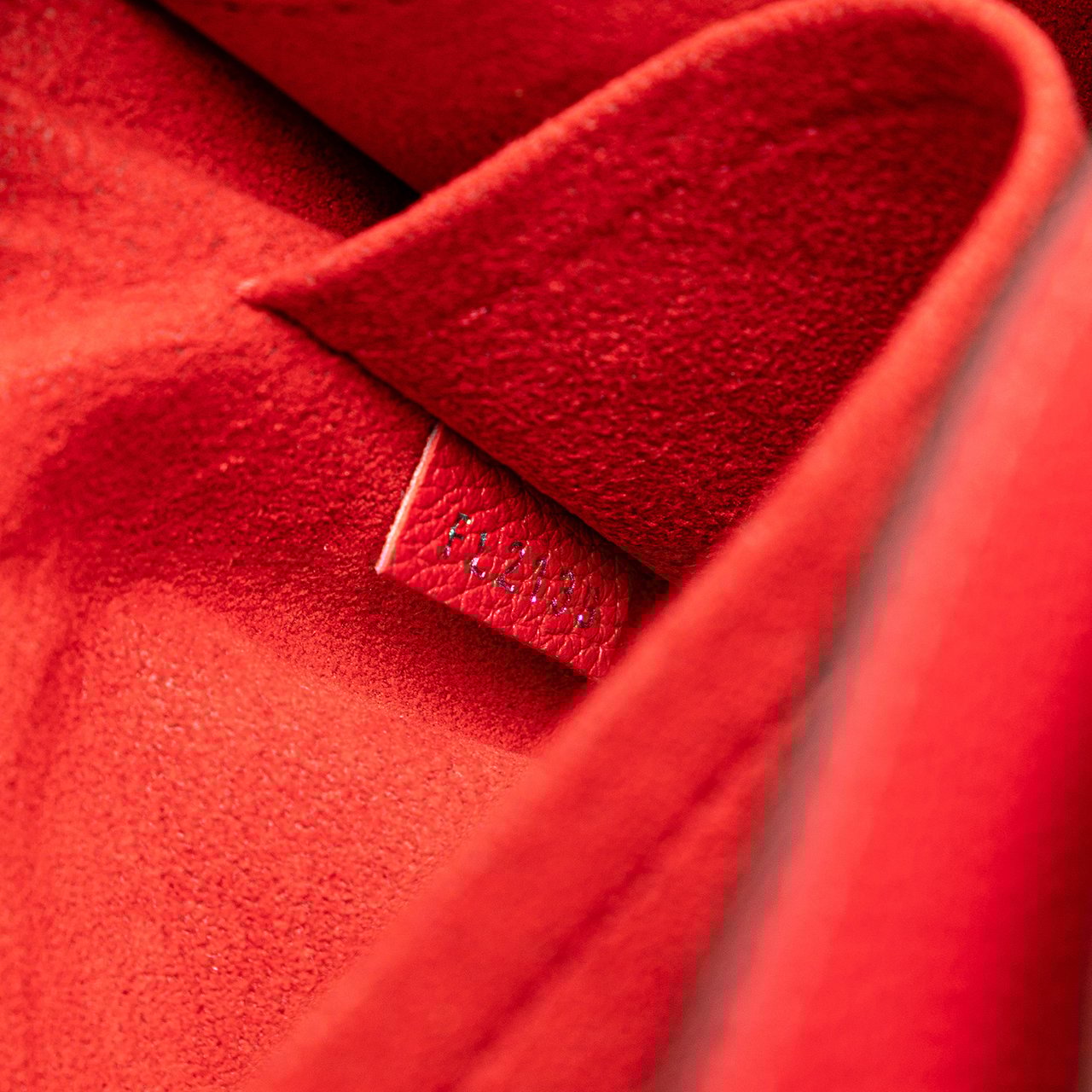 Louis Vuitton MyLockMe BB Rood