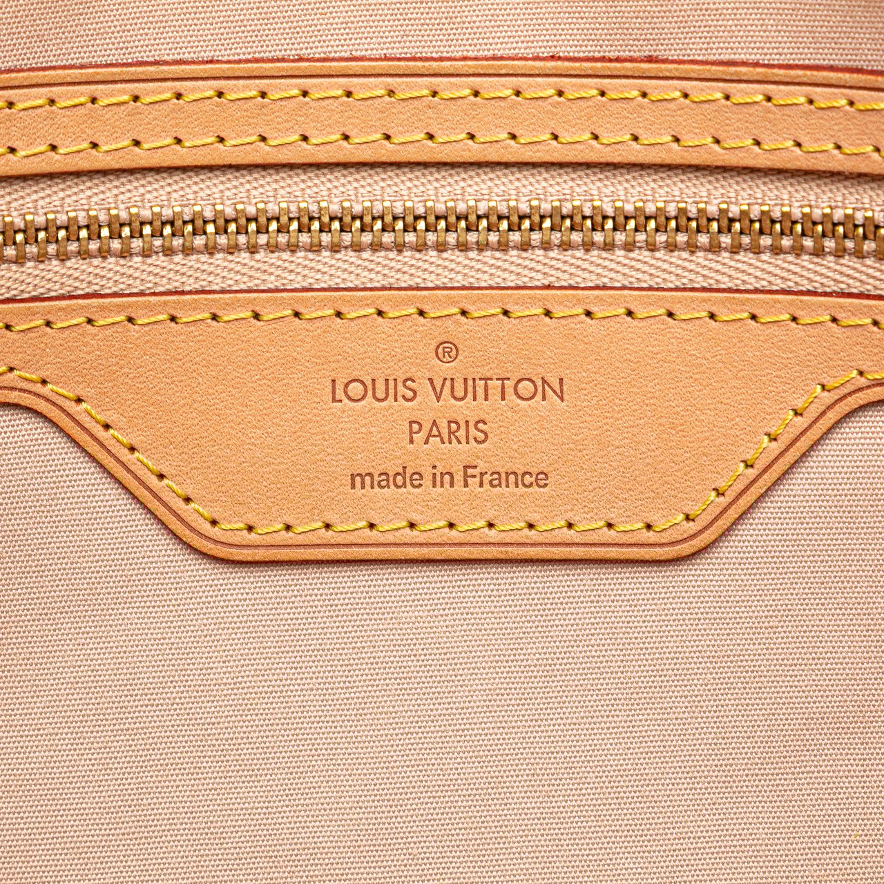 Louis Vuitton Monogram Vernis Brea MM Geel