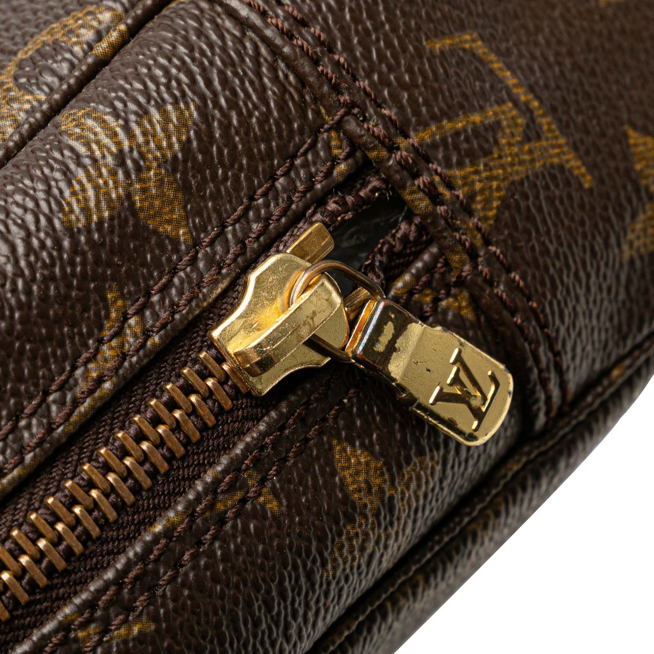 Louis Vuitton Monogram Trousse Toilette 23 Bruin
