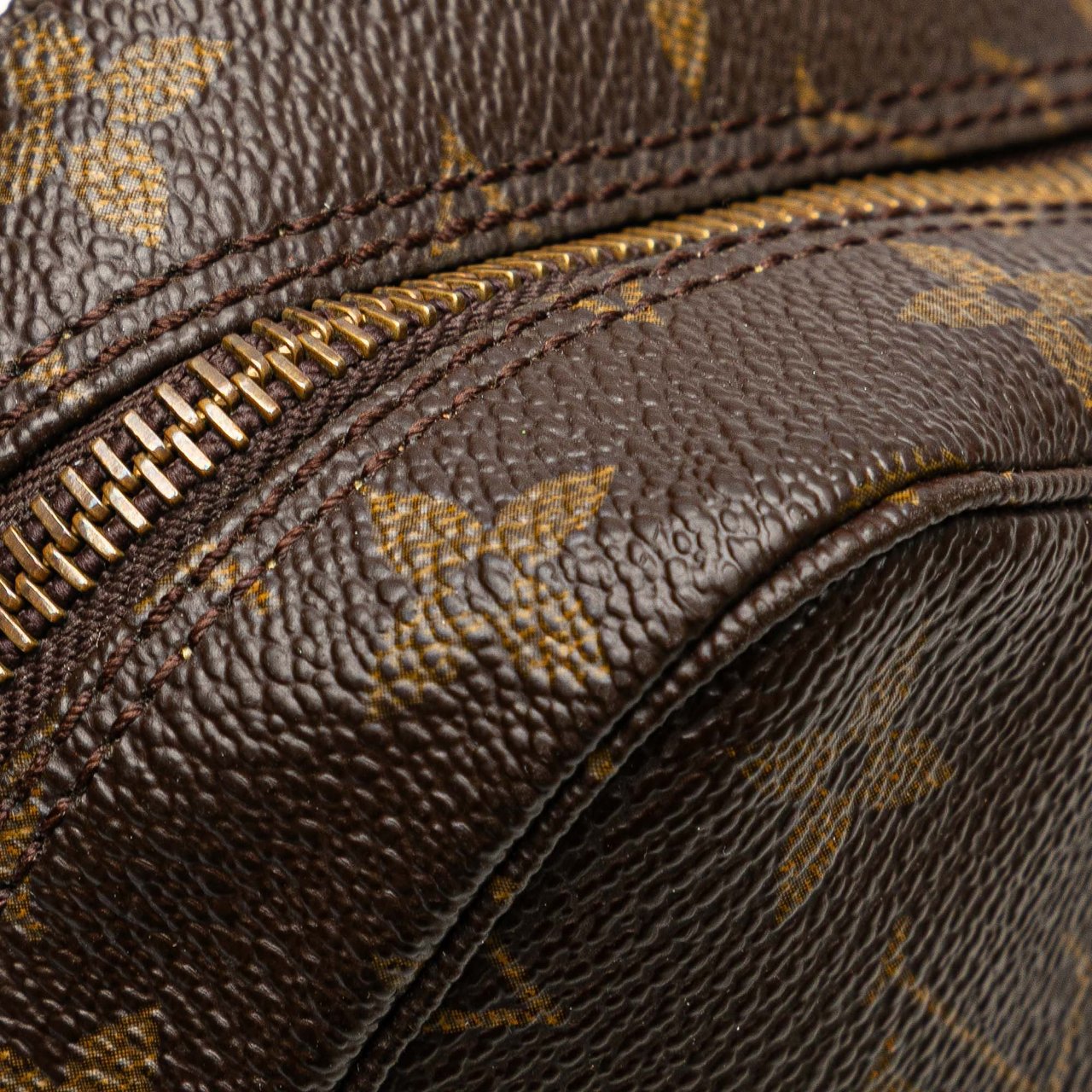 Louis Vuitton Monogram Trousse Toilette 23 Bruin