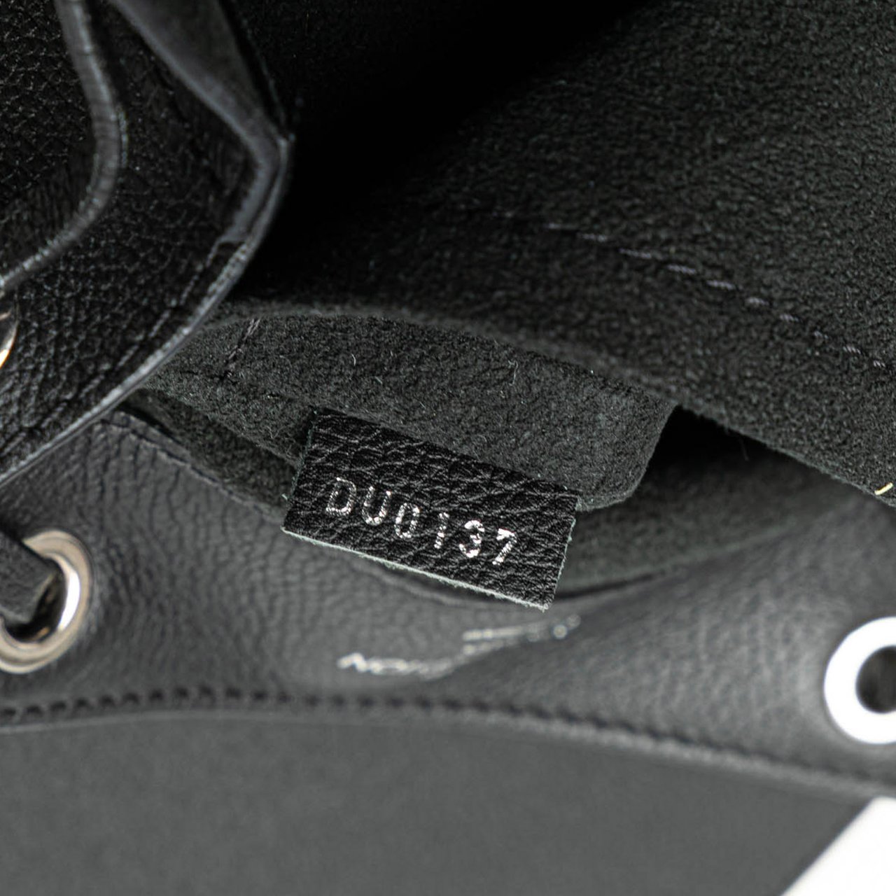 Louis Vuitton Taurillon Lockme Backpack Zwart