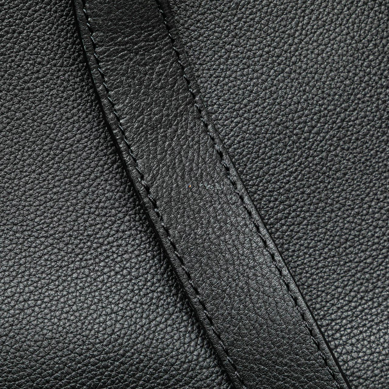 Louis Vuitton Taurillon Lockme Backpack Zwart