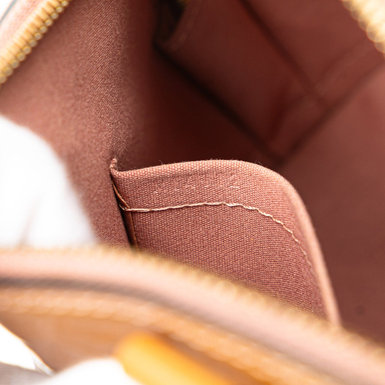 Louis Vuitton Monogram Vernis Alma BB Bruin