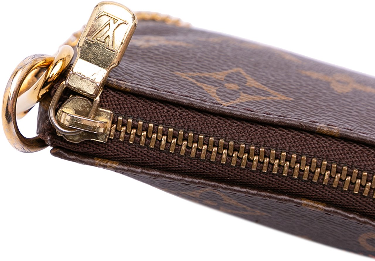 Louis Vuitton Monogram Giraffe Christmas Mini Pochette Accessoires Bruin