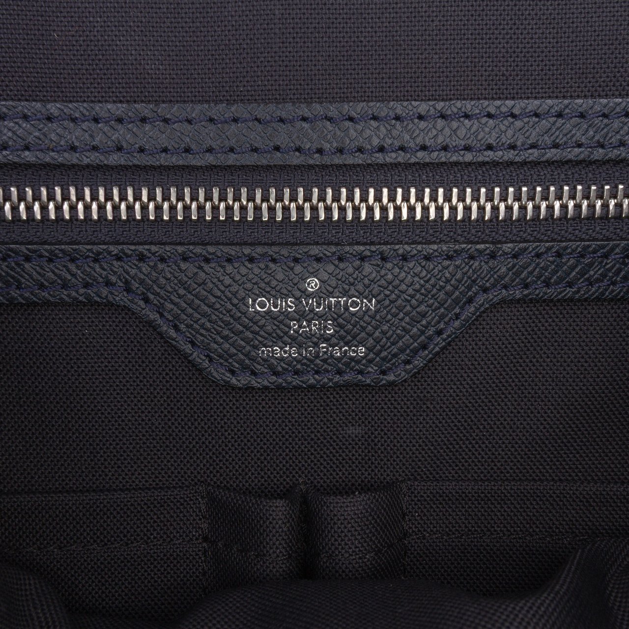 Louis Vuitton Taiga Vassili PM Zwart
