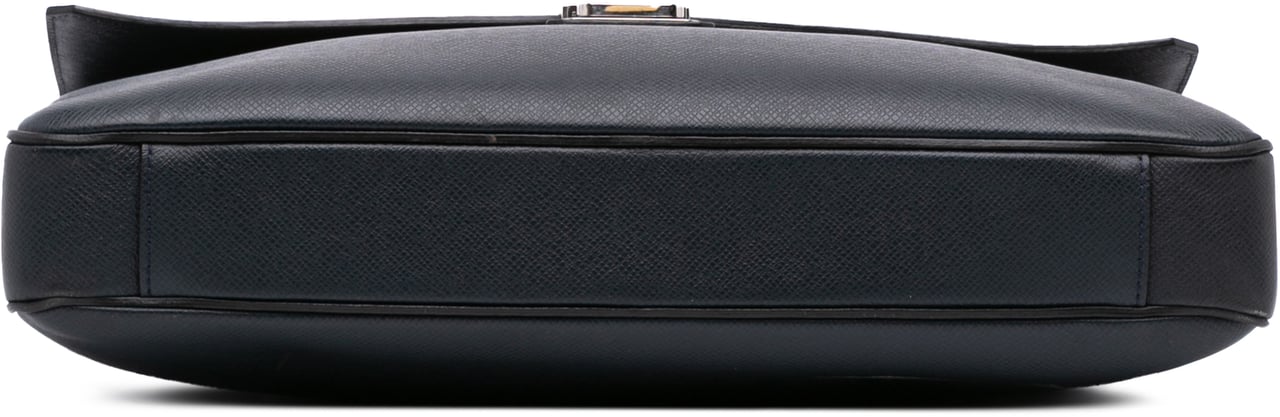 Louis Vuitton Taiga Vassili PM Zwart