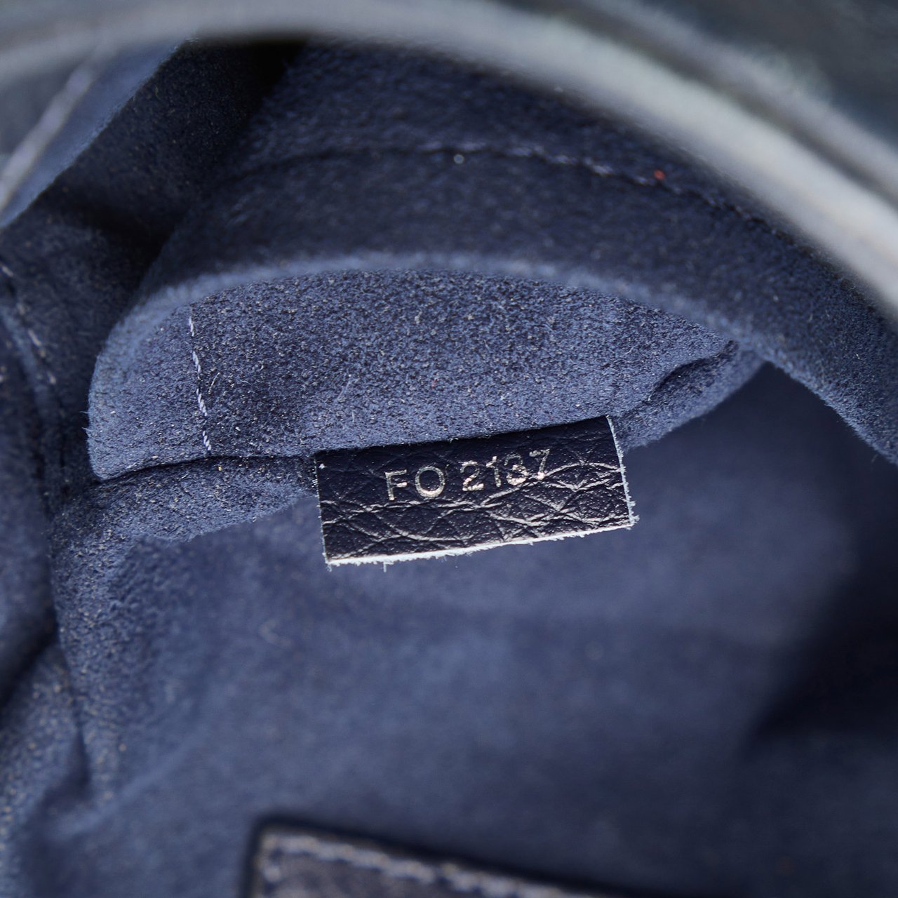 Louis Vuitton Taurillon Danube LV Circle  PM Blauw