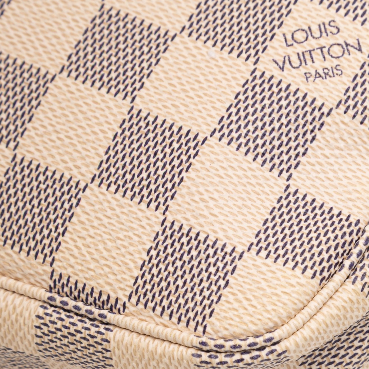 Louis Vuitton Damier Azur Pochette Accessoires Wit