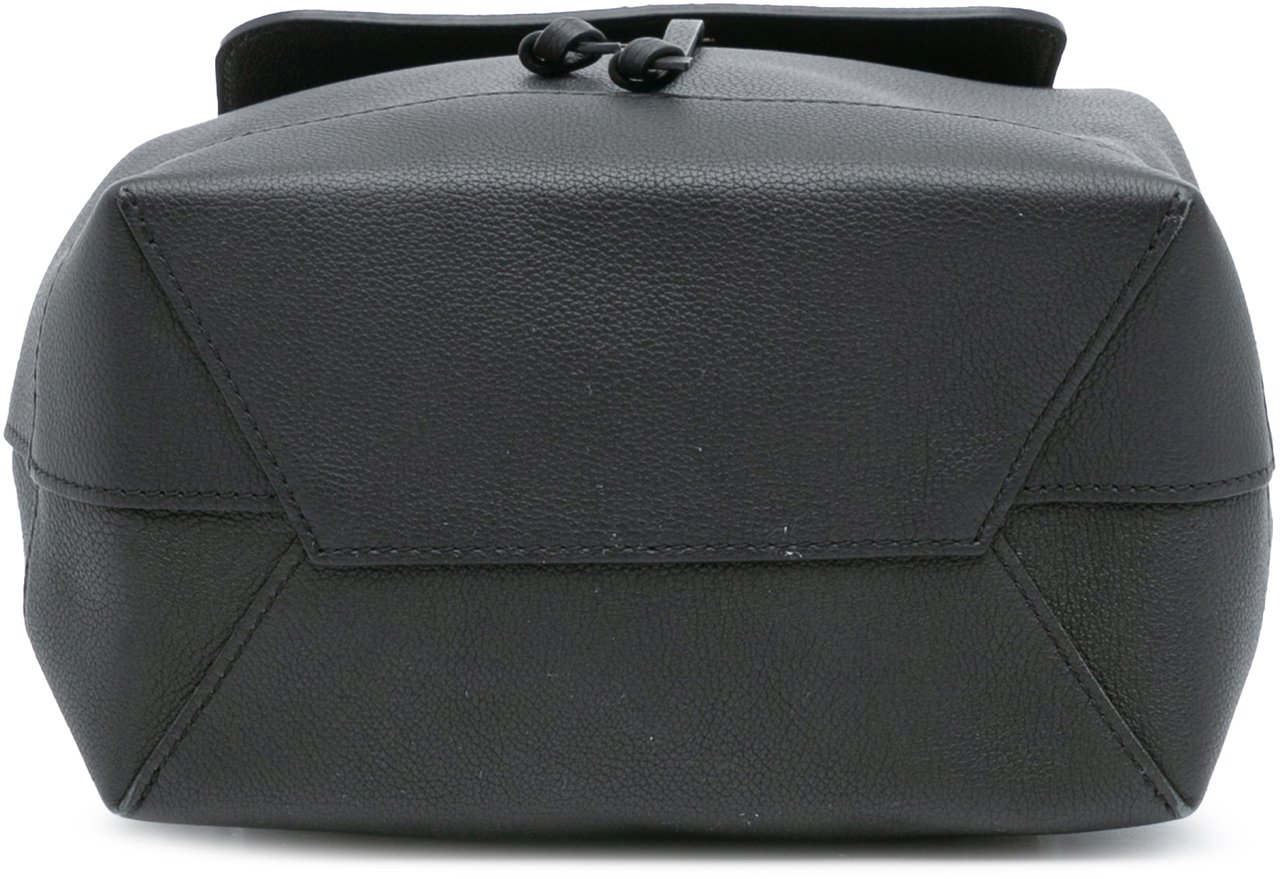 Louis Vuitton Taurillon Lockme Backpack Zwart