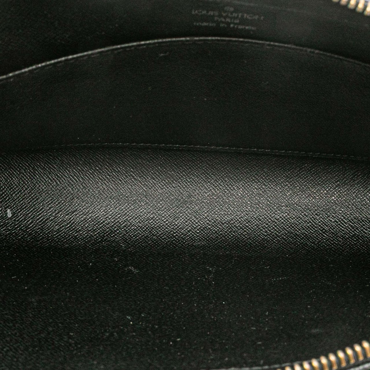 Louis Vuitton Taiga Baikal Zwart