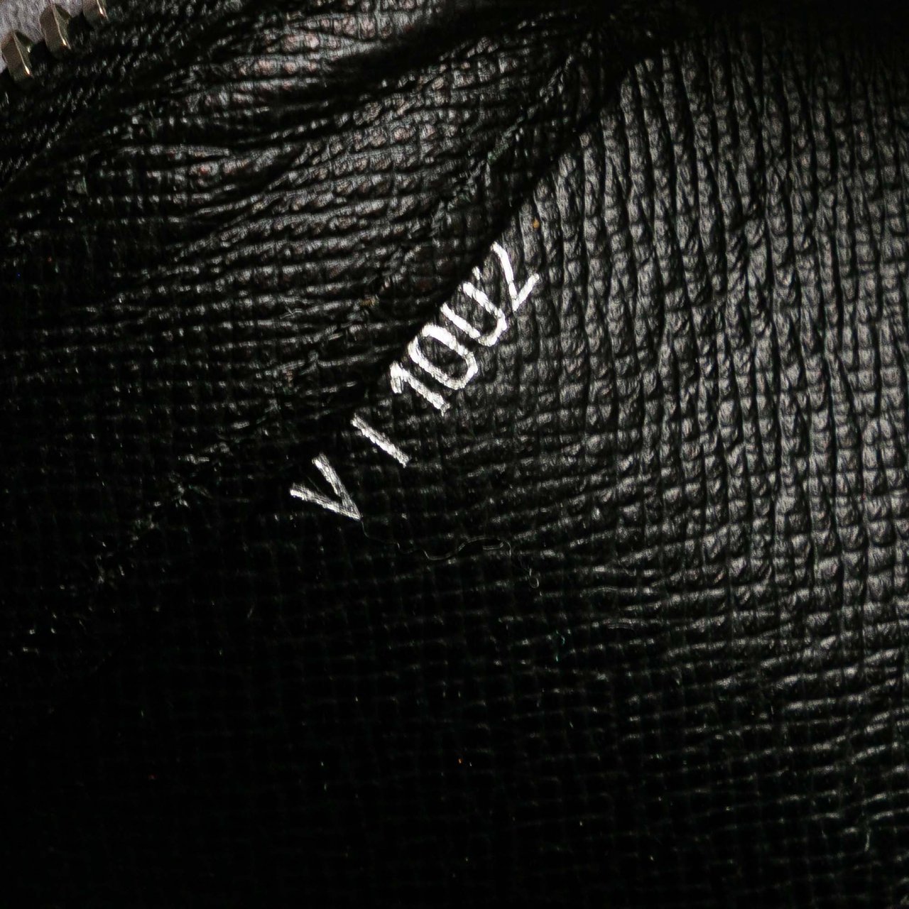 Louis Vuitton Taiga Baikal Zwart