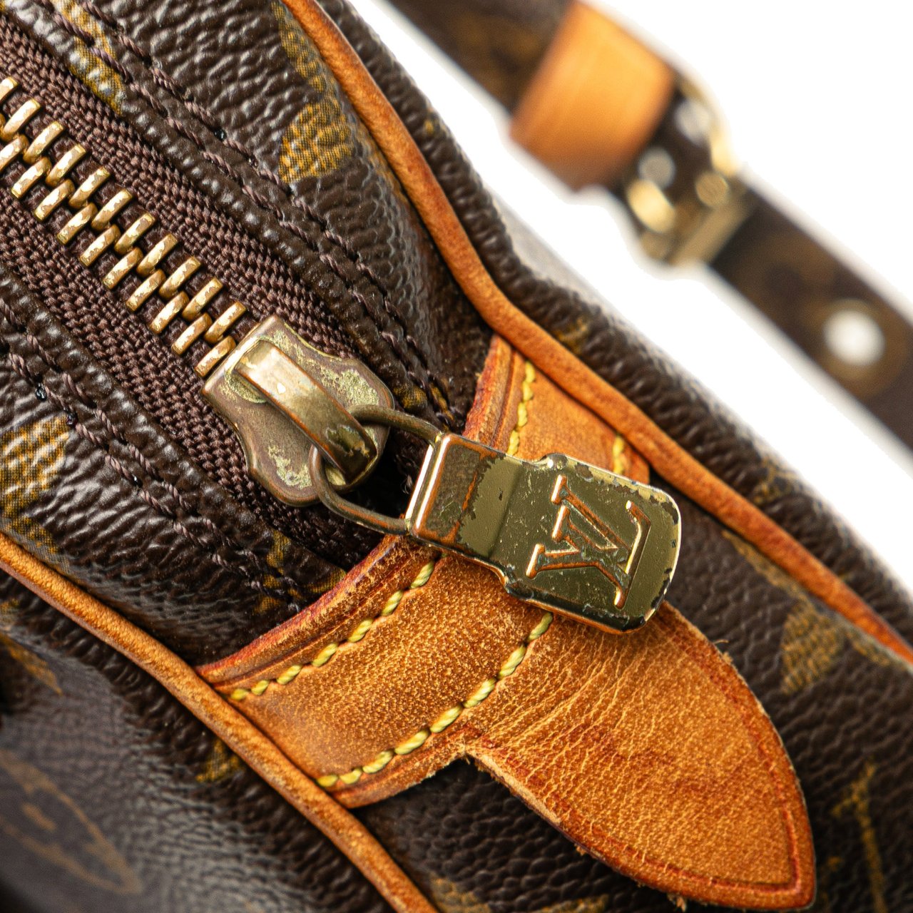Louis Vuitton Monogram Pochette Marly Bandouliere Bruin