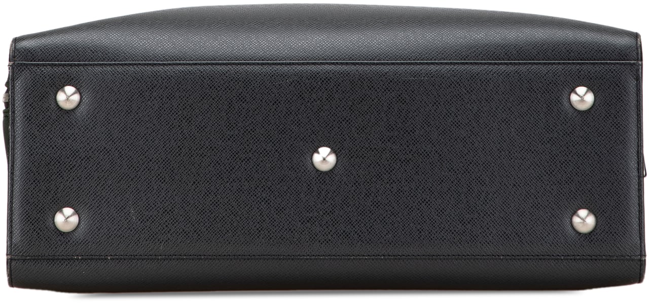 Louis Vuitton Taiga Nevski Zwart