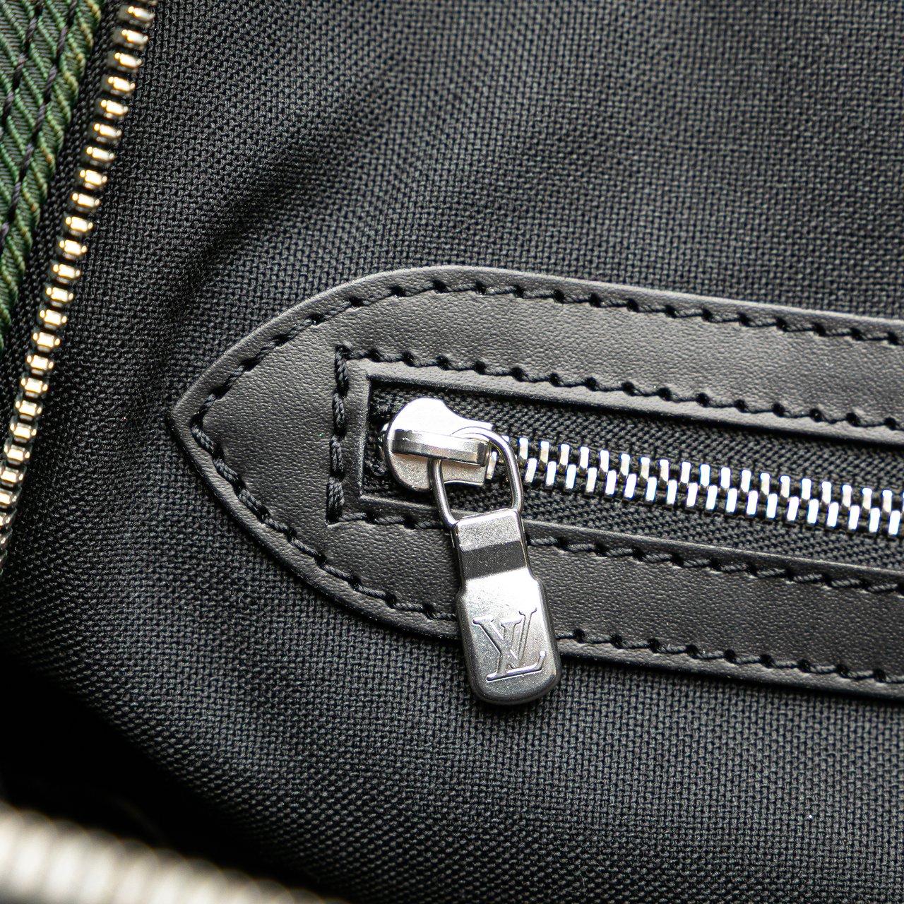 Louis Vuitton Taiga Nevski Zwart