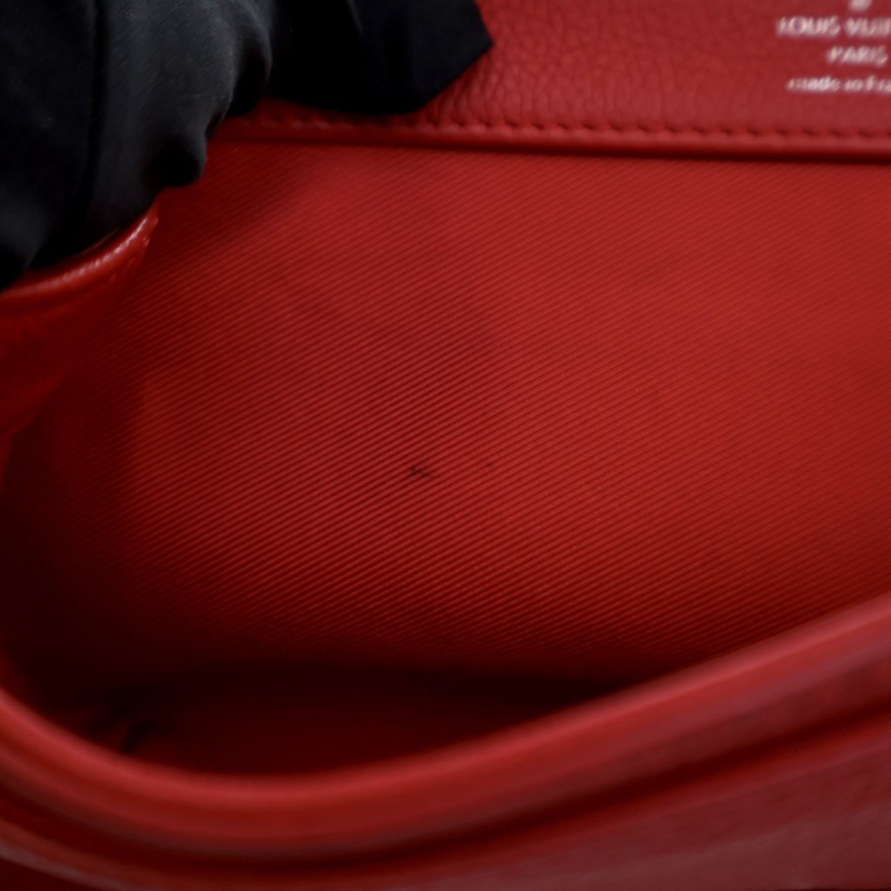 Louis Vuitton Leather Lockme II BB Rood