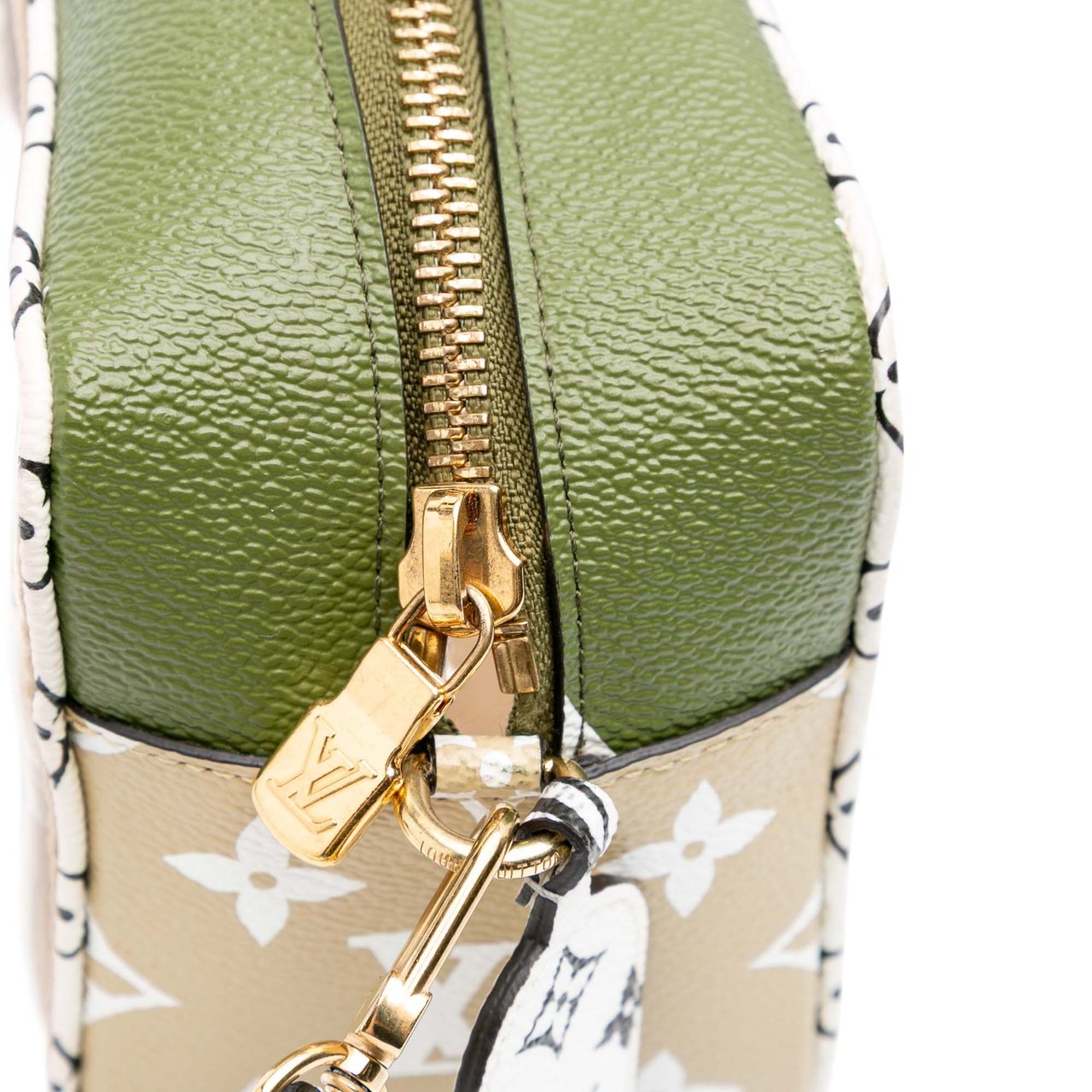 Louis Vuitton Monogram Giant Jungle Beach Pouch Groen