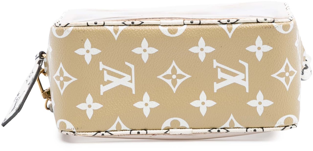 Louis Vuitton Monogram Giant Jungle Beach Pouch Groen