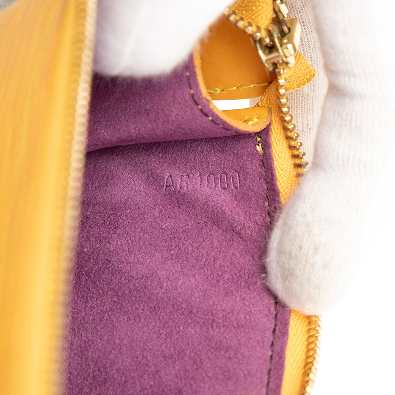 Louis Vuitton Epi Pochette Accessoires Geel