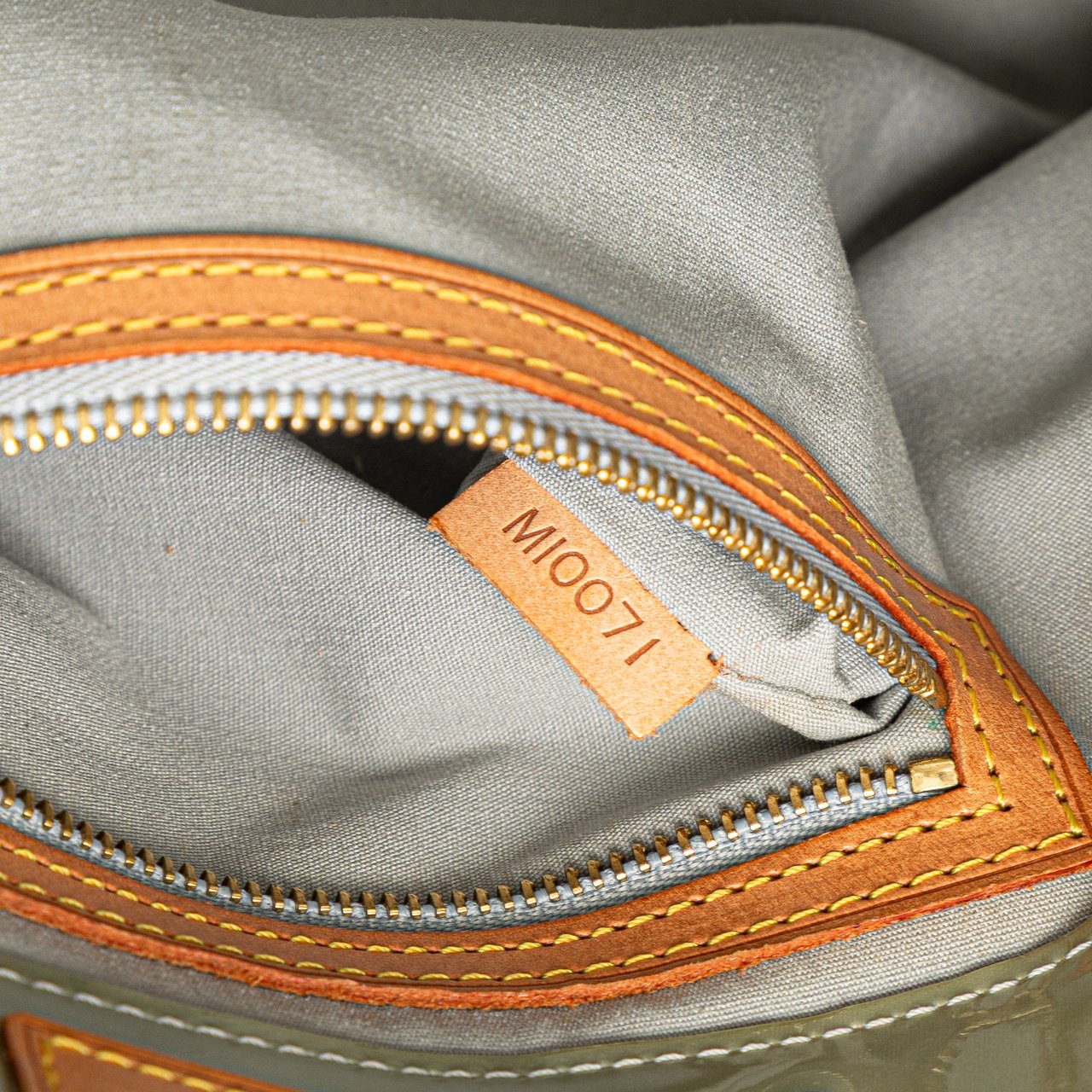 Louis Vuitton Monogram Vernis Reade PM Grijs