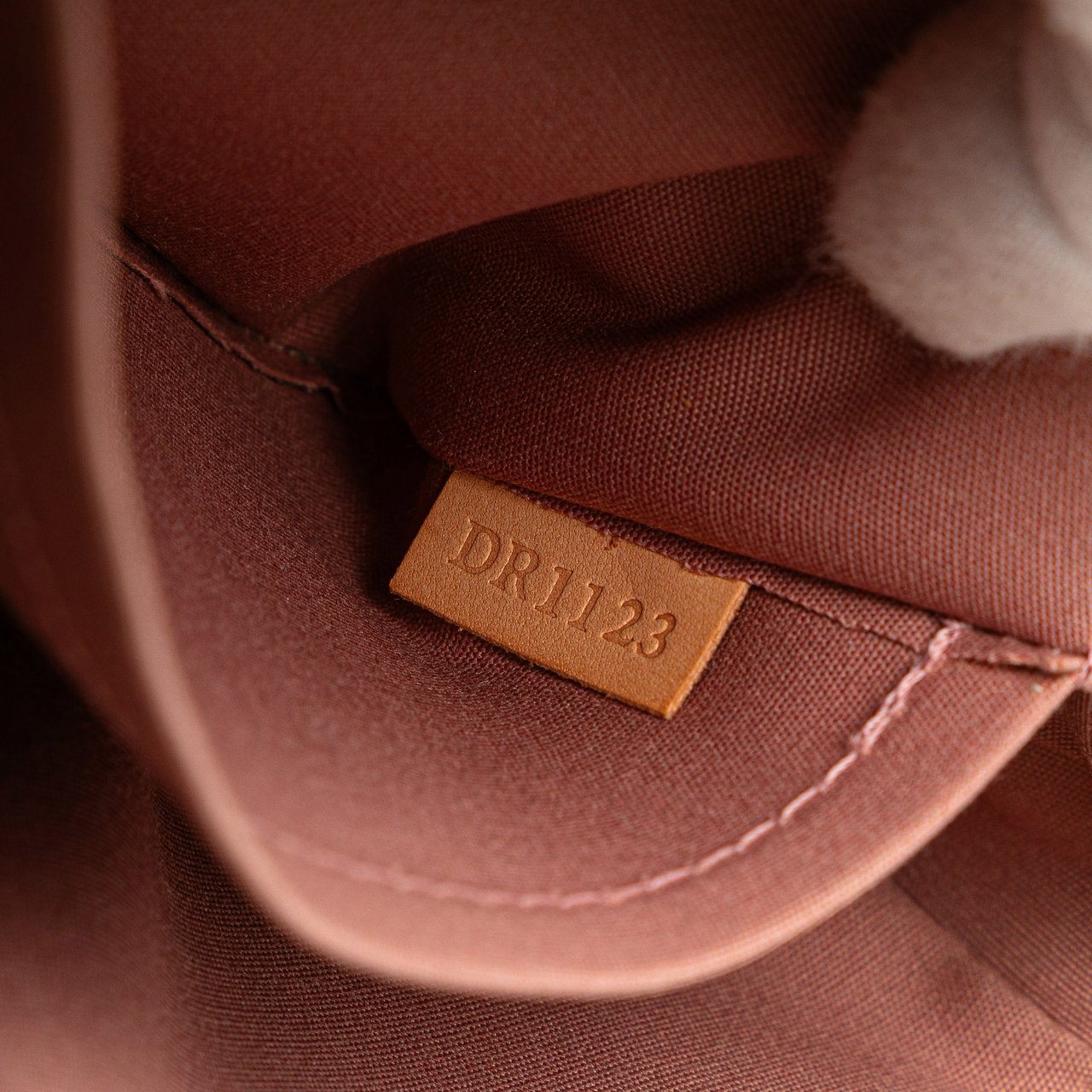 Louis Vuitton Monogram Vernis Ikat Pochette Accessoires Roze