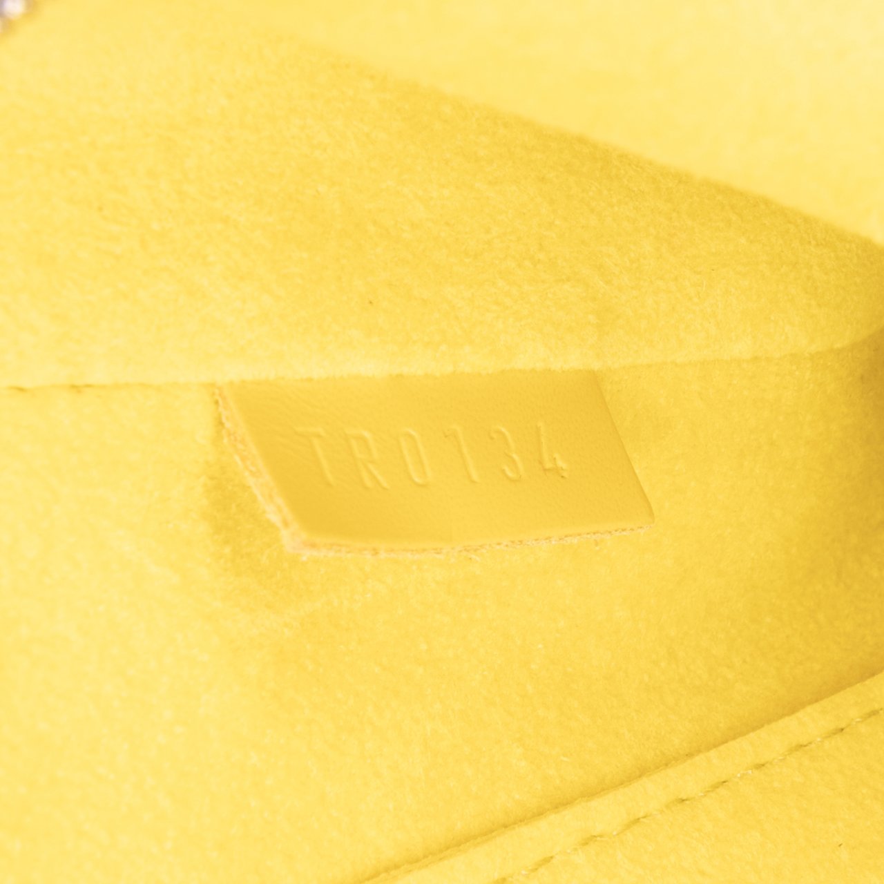 Louis Vuitton Epi Pochette Accessoires Geel