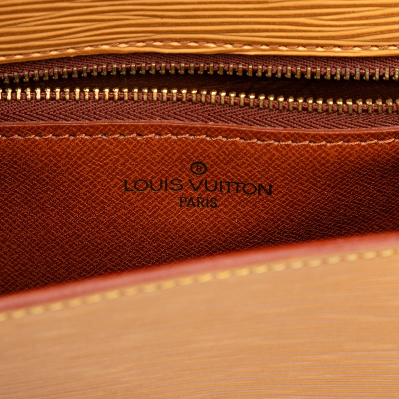 Louis Vuitton Epi Saint Cloud GM Geel