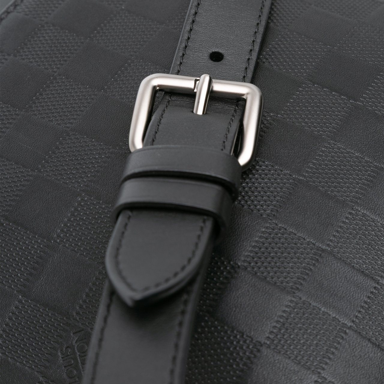 Louis Vuitton Damier Infini District Pochette Zwart