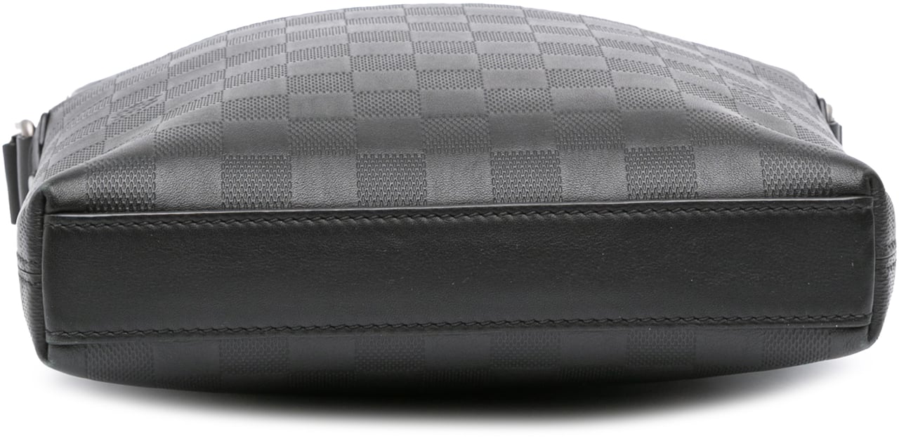 Louis Vuitton Damier Infini District Pochette Zwart