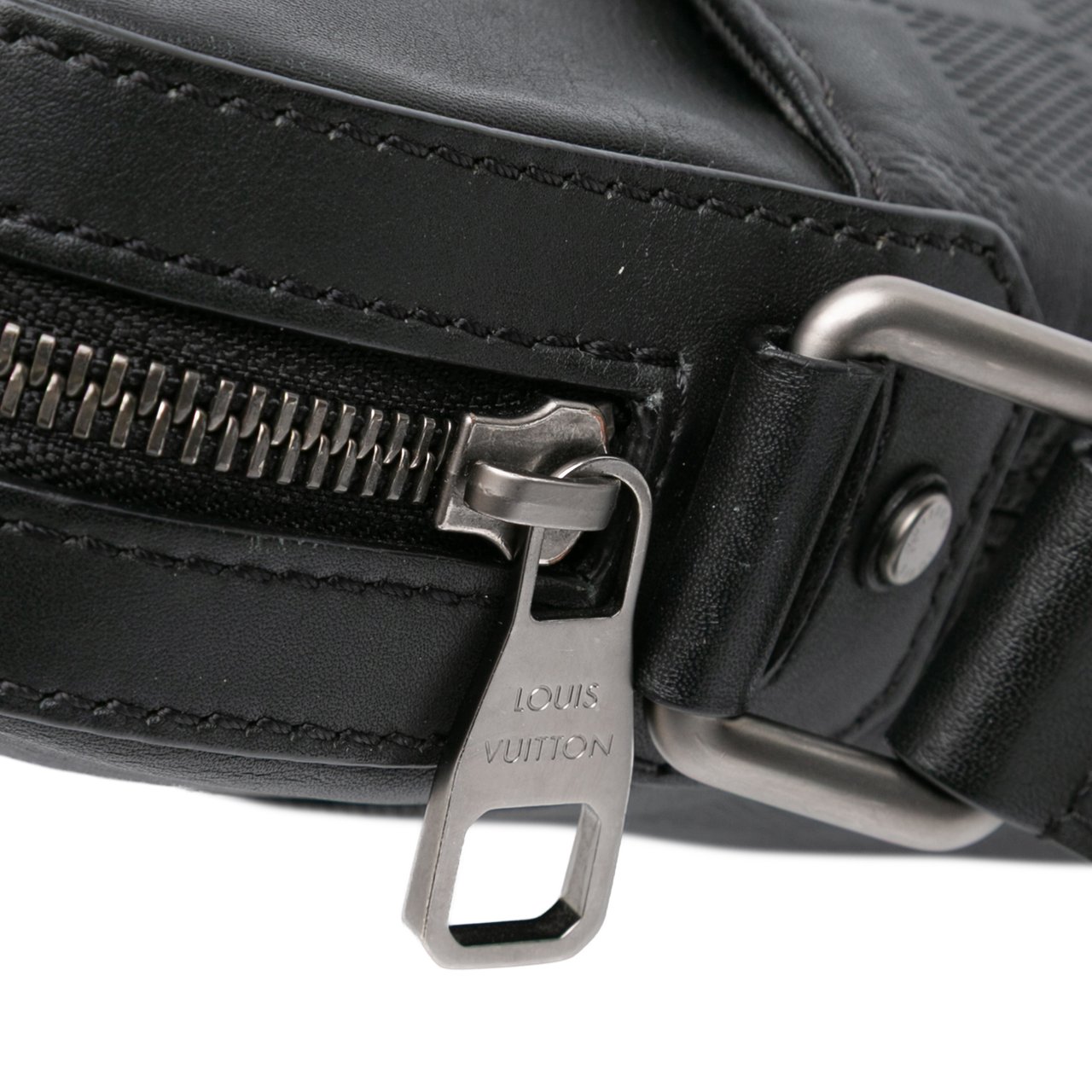 Louis Vuitton Damier Infini District Pochette Zwart