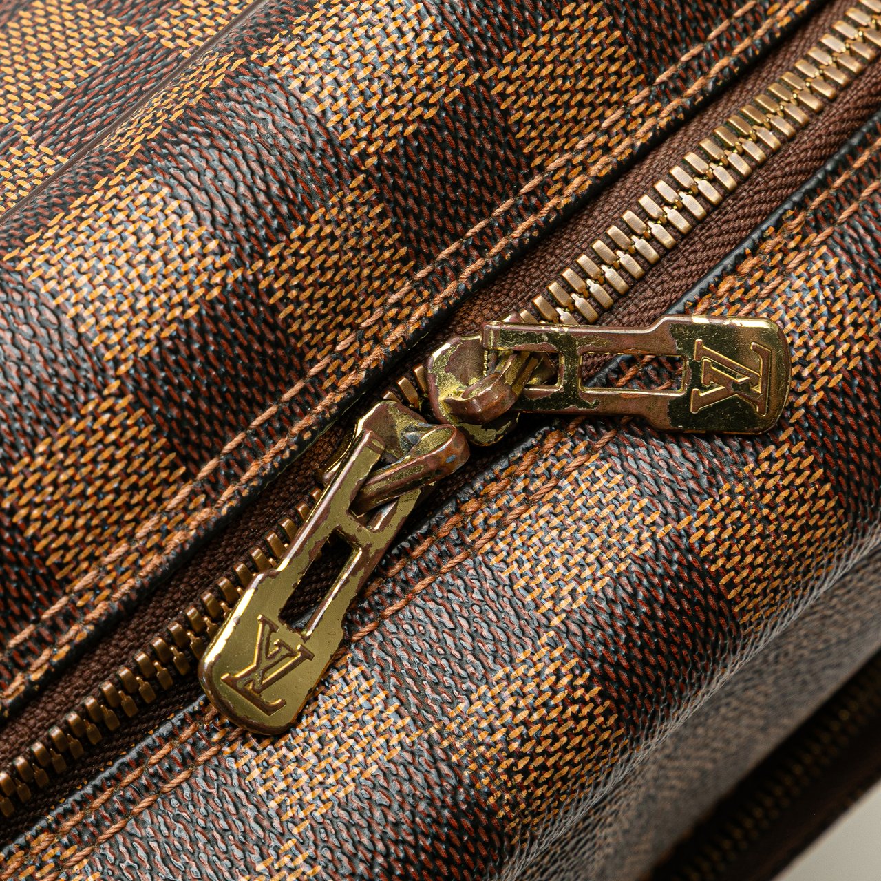Louis Vuitton Damier Ebene Olav MM Bruin