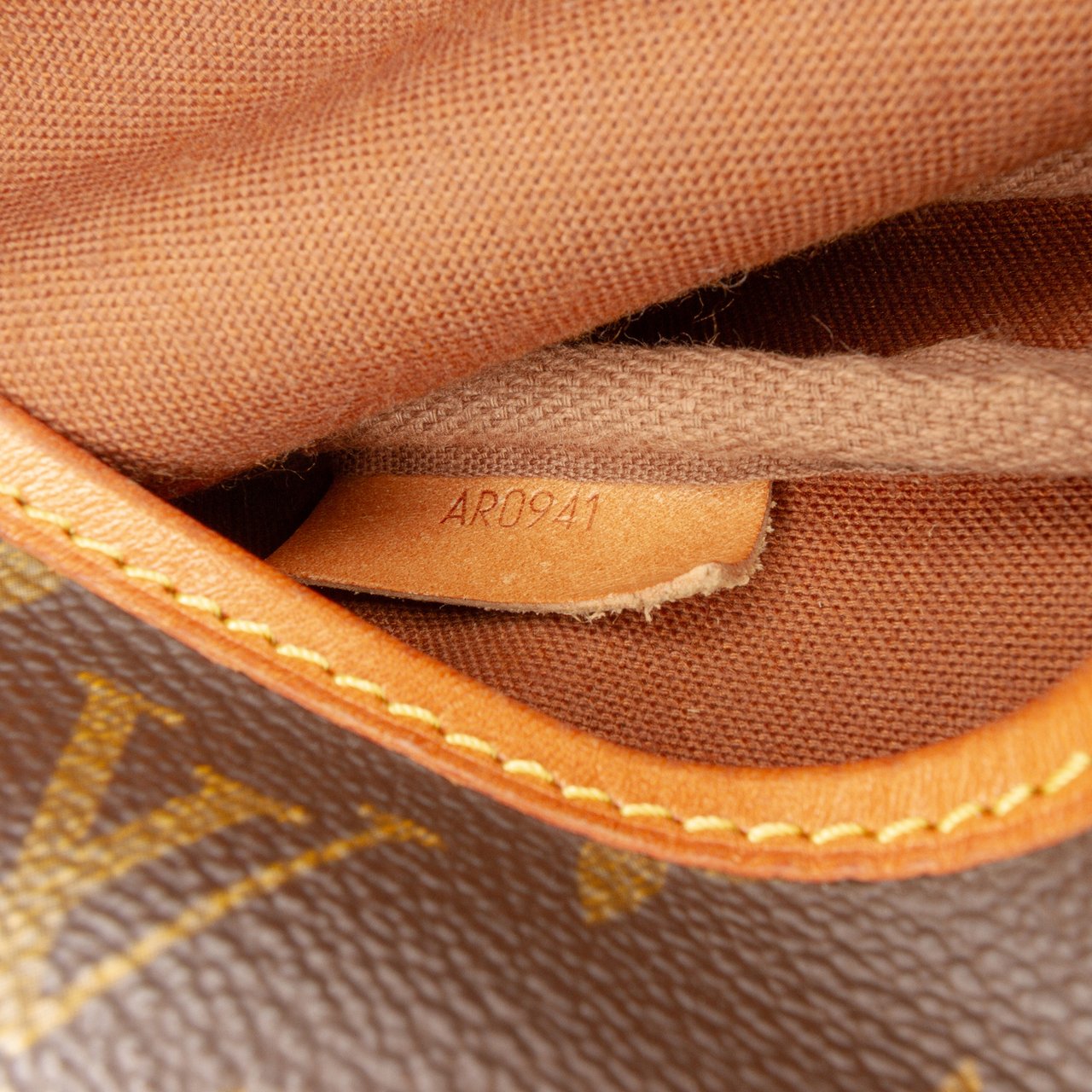 Louis Vuitton Monogram Saumur 30 Bruin