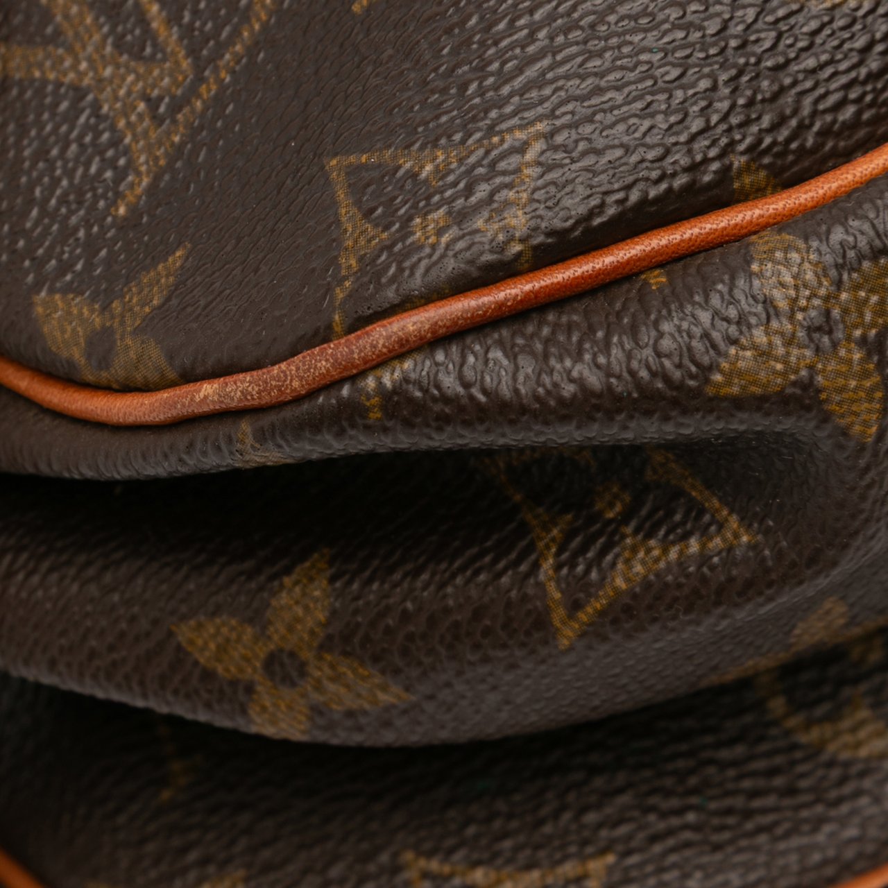 Louis Vuitton Monogram Saumur 30 Bruin
