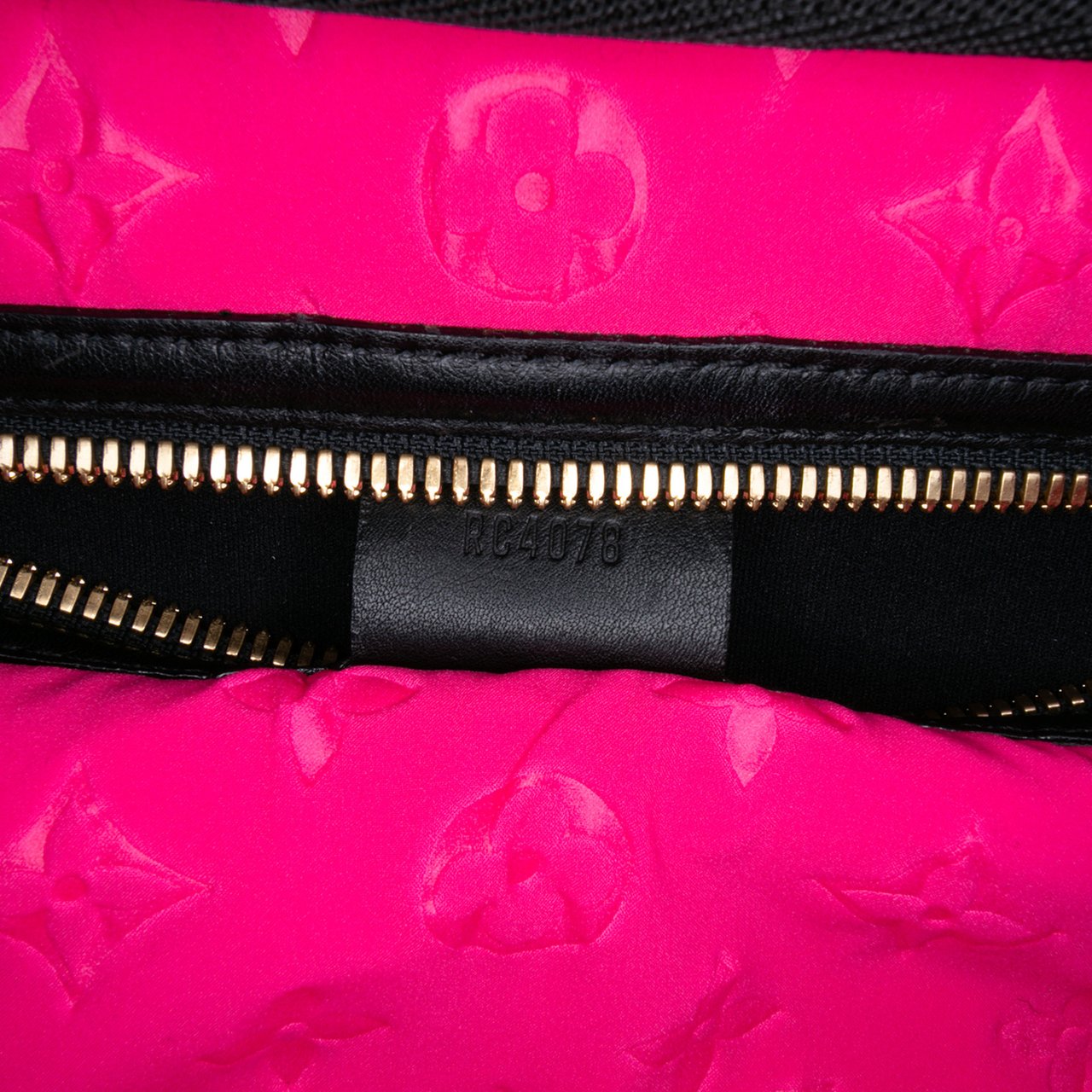 Louis Vuitton Monogram Embossed Neoprene Scuba MM Roze