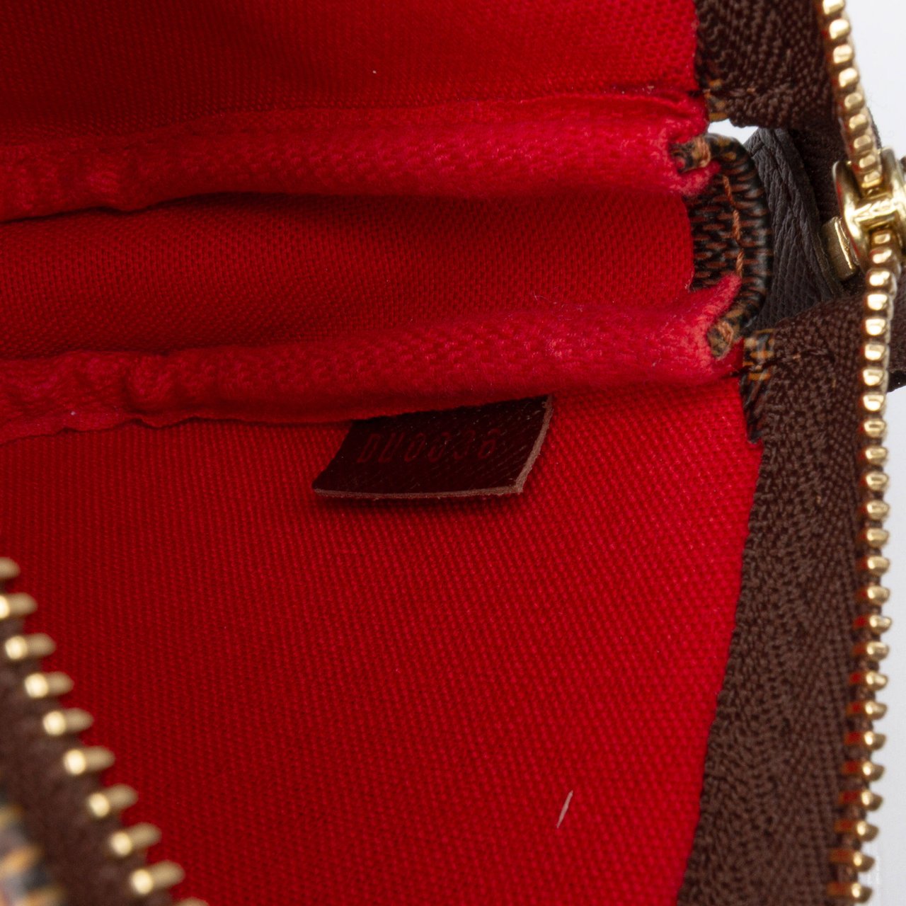 Louis Vuitton Damier Ebene Mini Pochette Accessoires Bruin