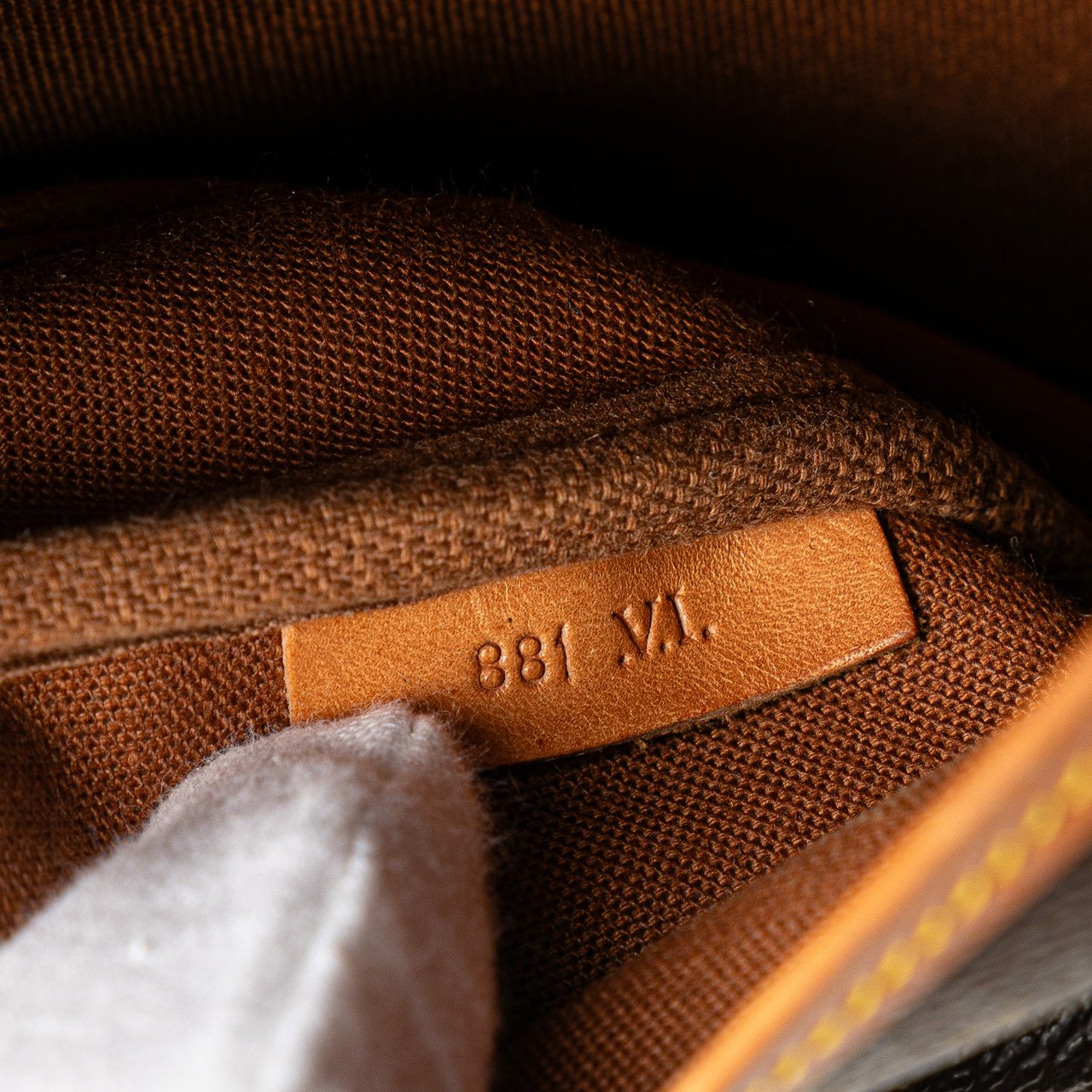 Louis Vuitton Monogram Saumur 30 Bruin
