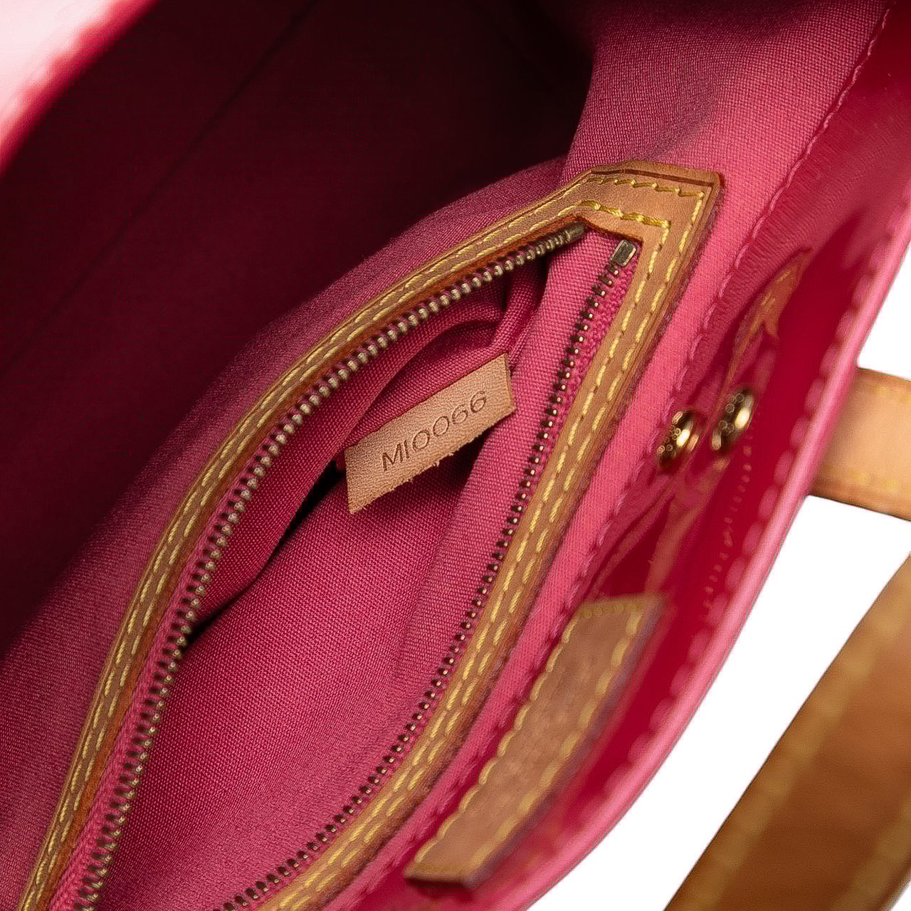 Louis Vuitton Monogram Vernis Reade PM Roze