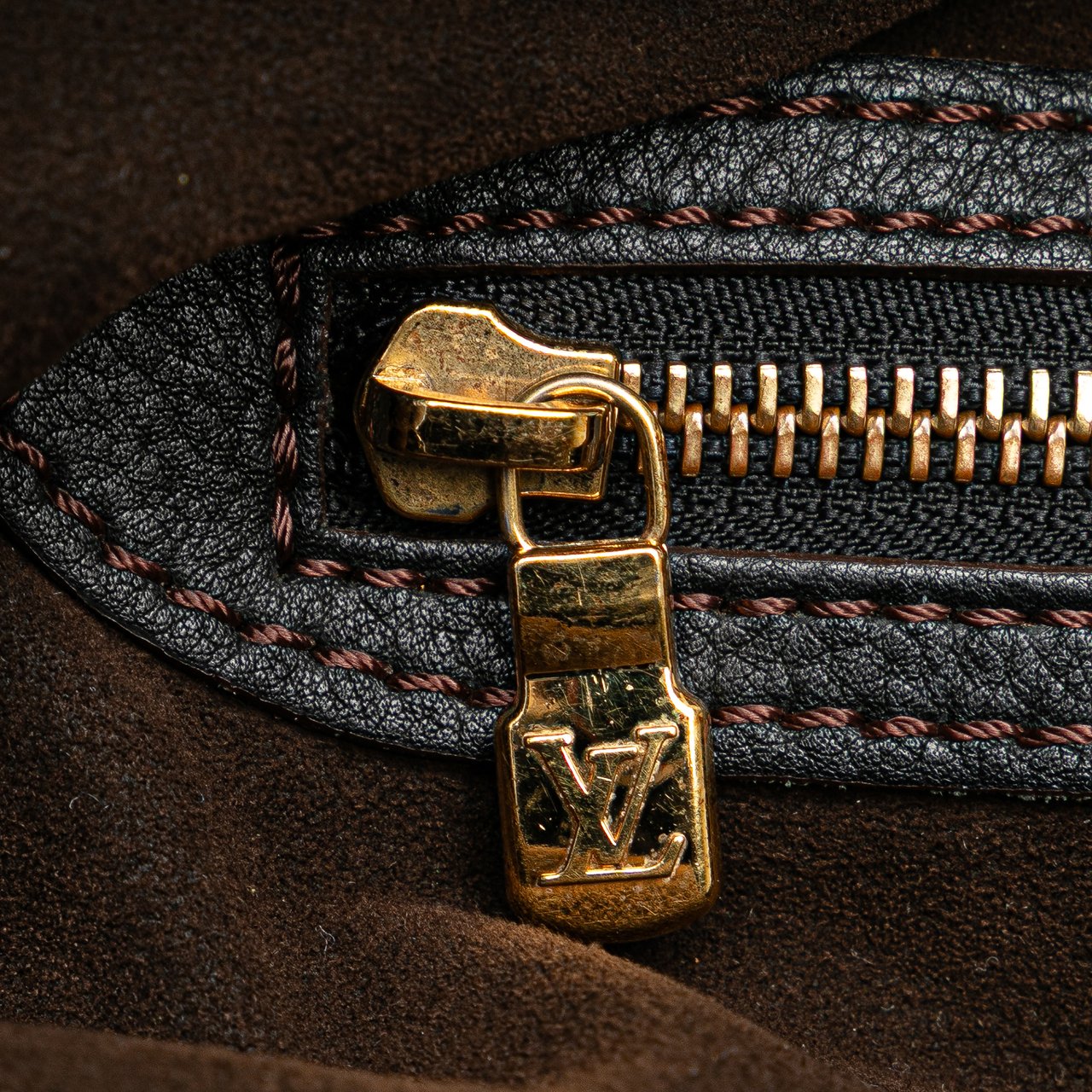 Louis Vuitton Monogram Mahina L Zwart
