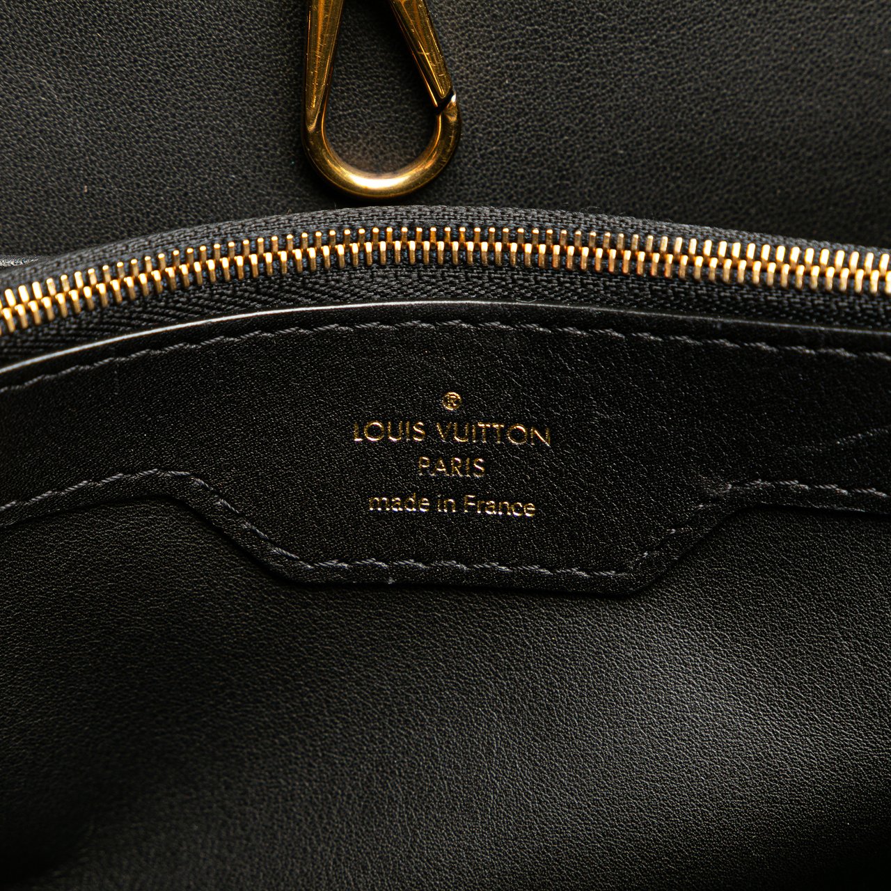 Louis Vuitton Tweed Capucines MM Zwart