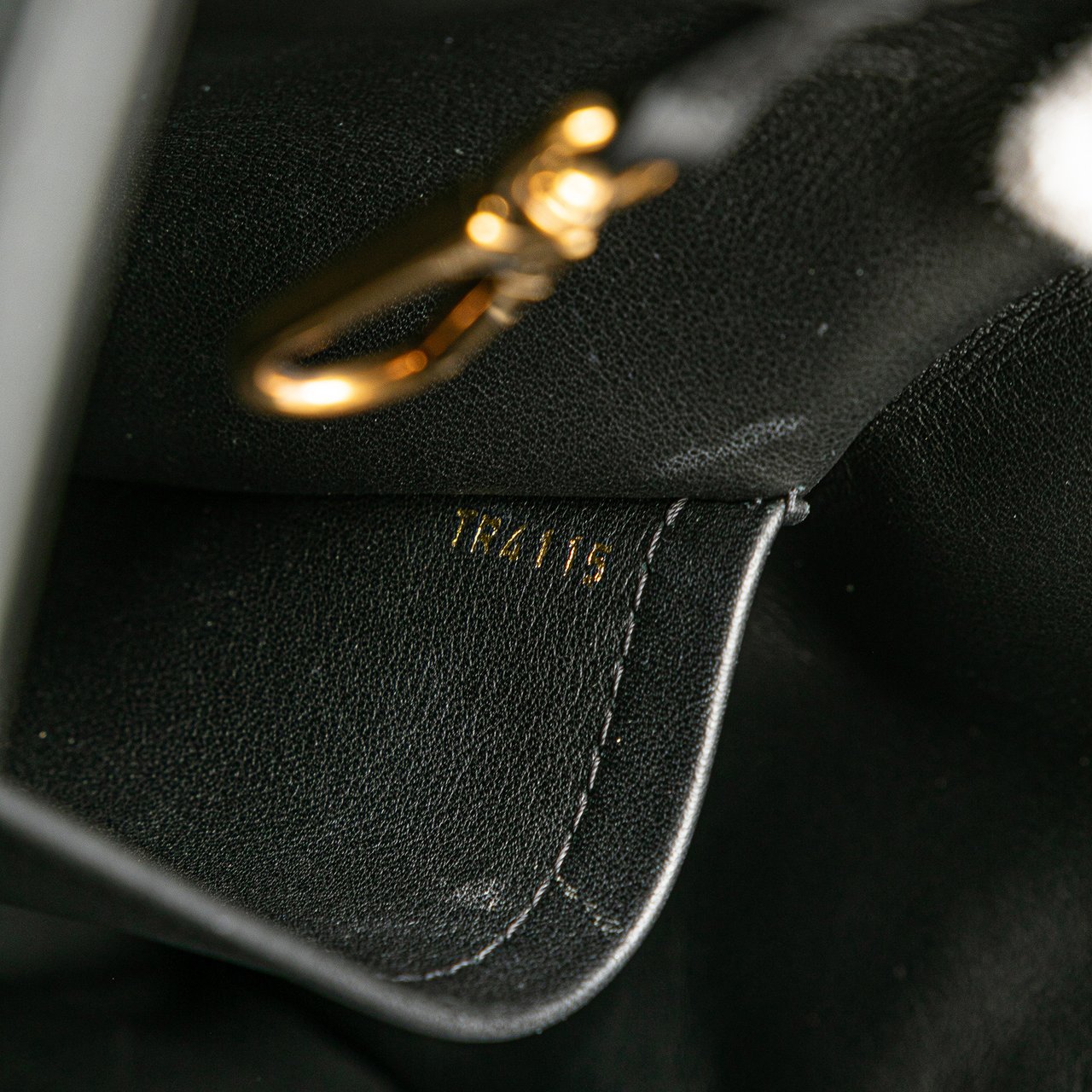 Louis Vuitton Tweed Capucines MM Zwart