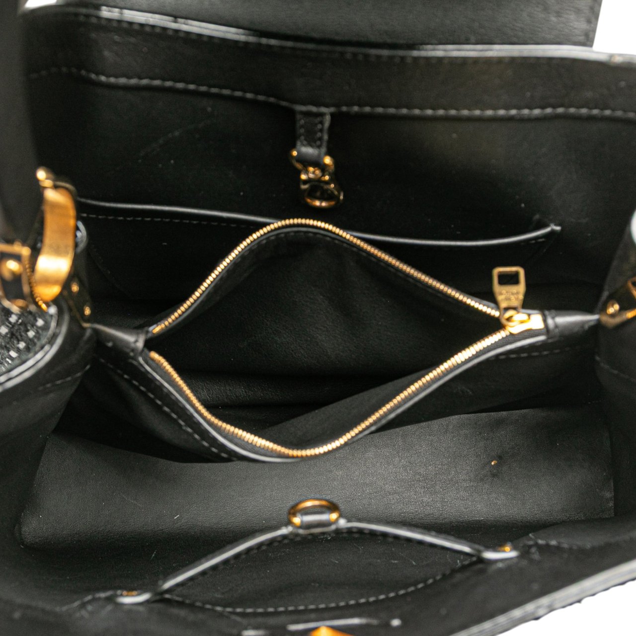 Louis Vuitton Tweed Capucines MM Zwart