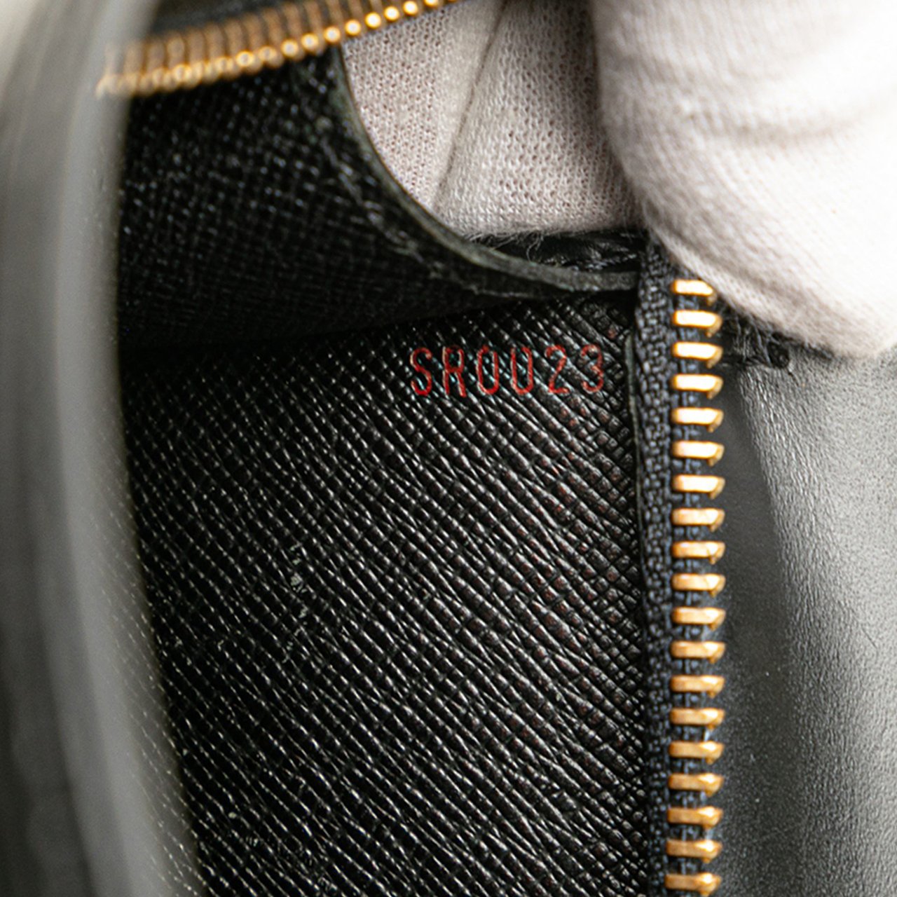 Louis Vuitton Epi Pochette Homme Zwart