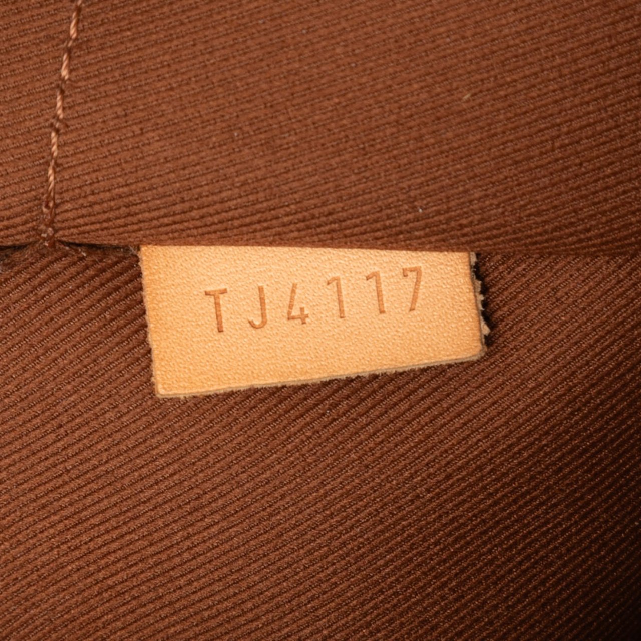 Louis Vuitton Monogram Etui Voyage MM Bruin