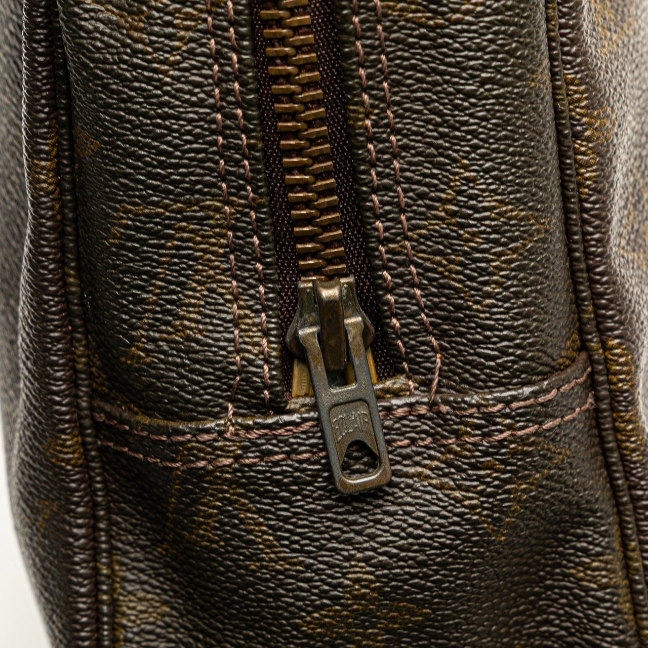 Louis Vuitton Monogram Trousse Toilette 28 Bruin
